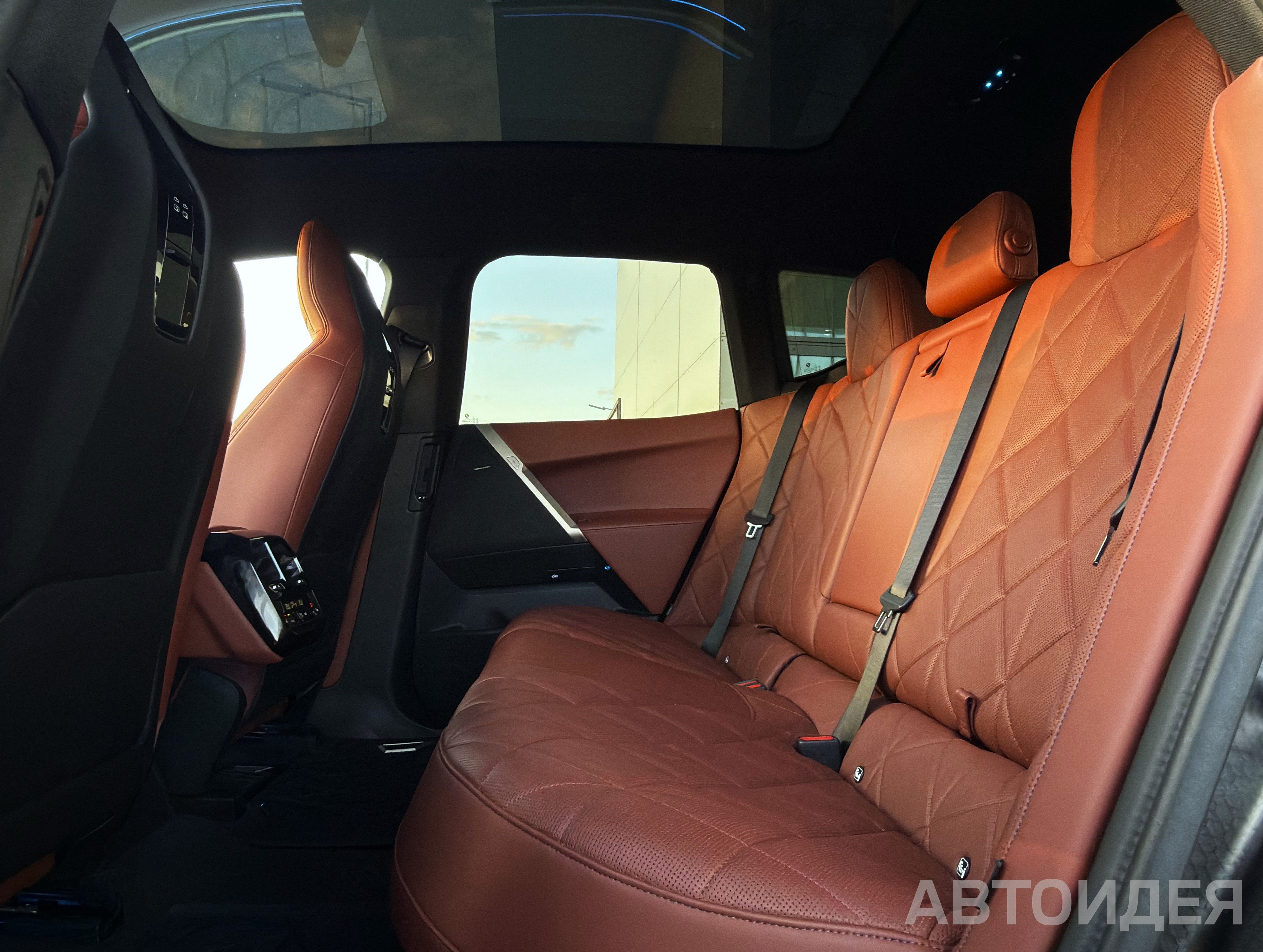 BMW i iX xDrive40 фото 13