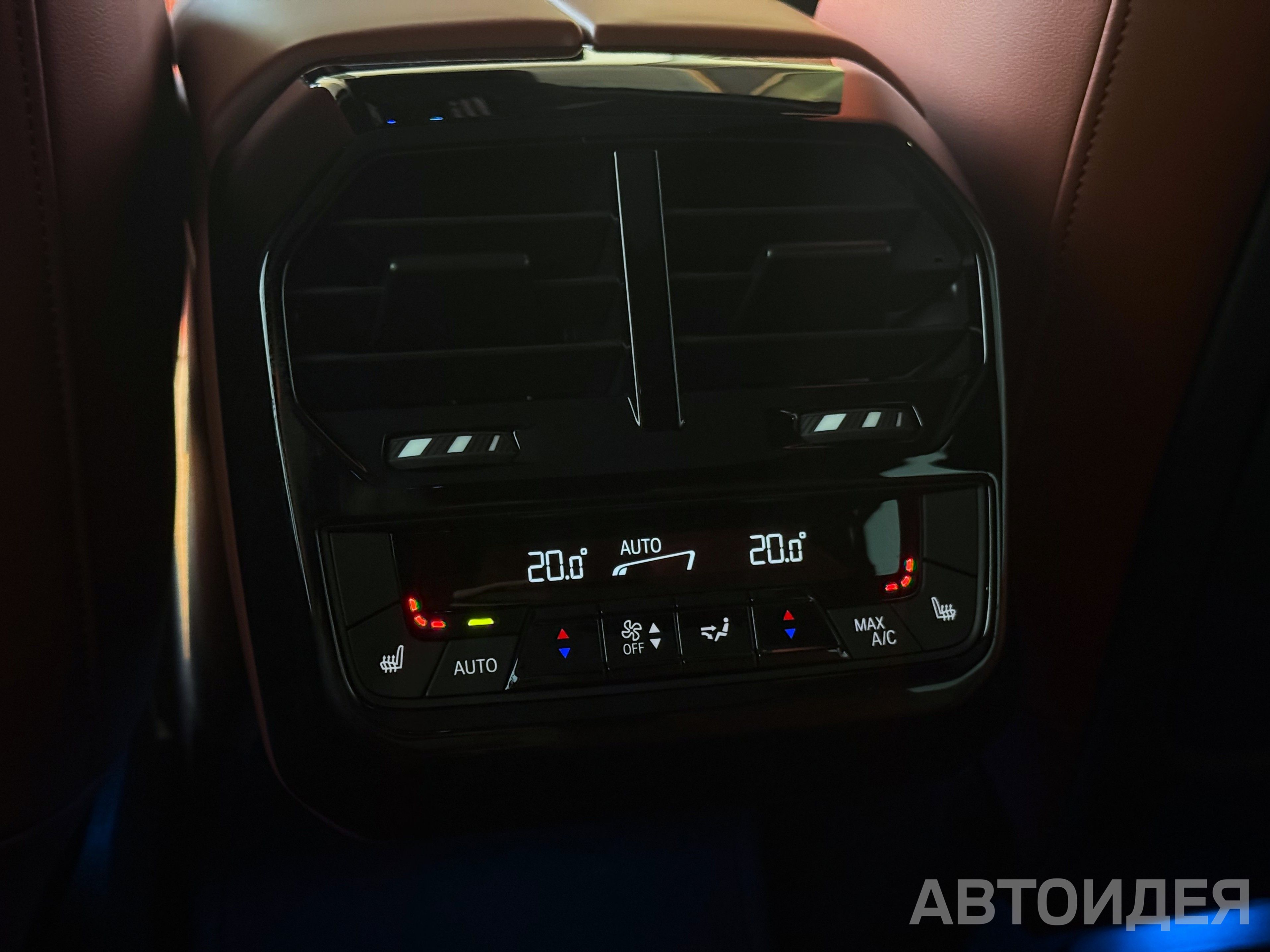 BMW i iX xDrive40 фото 14