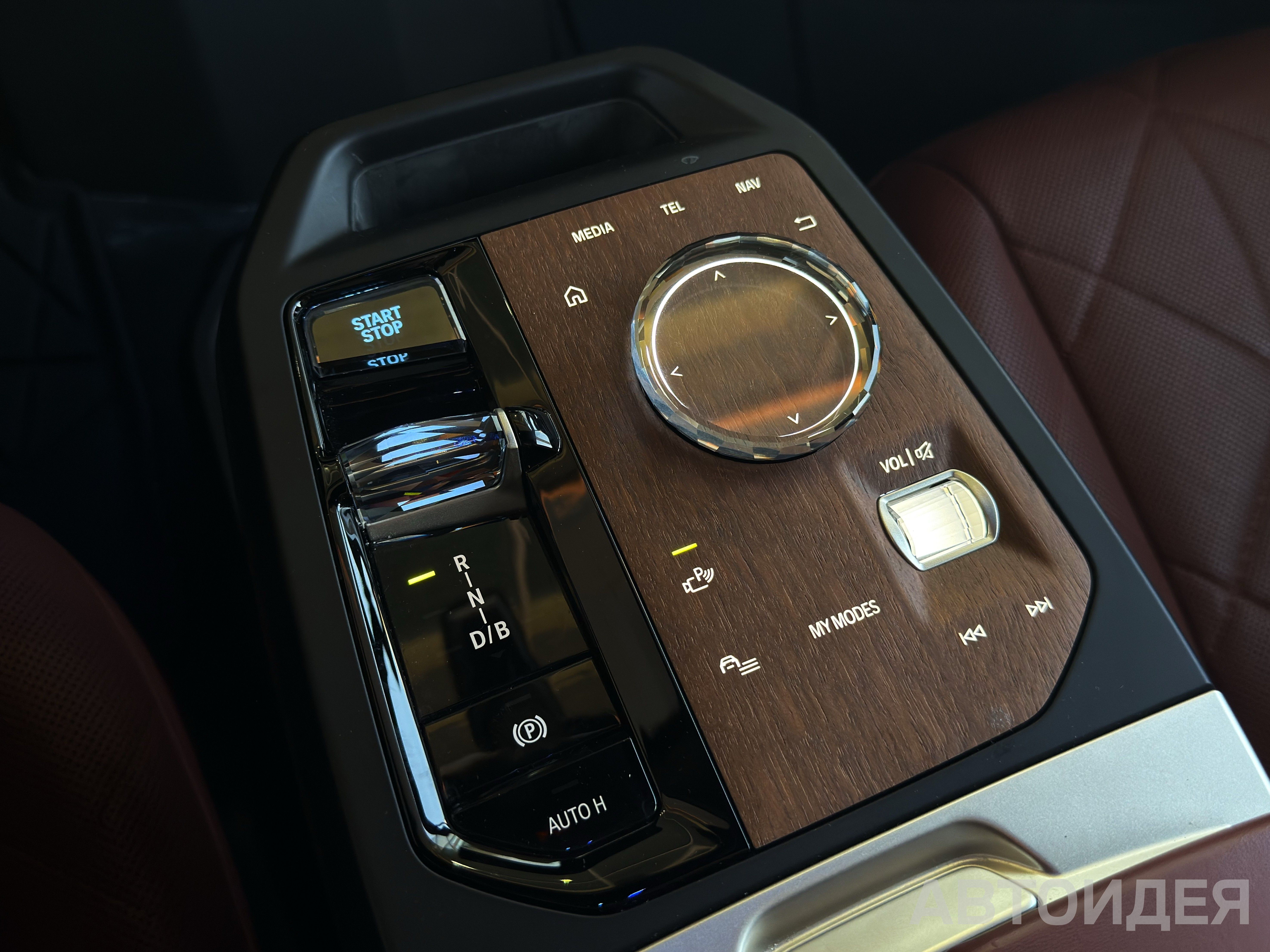 BMW i iX xDrive40 фото 15