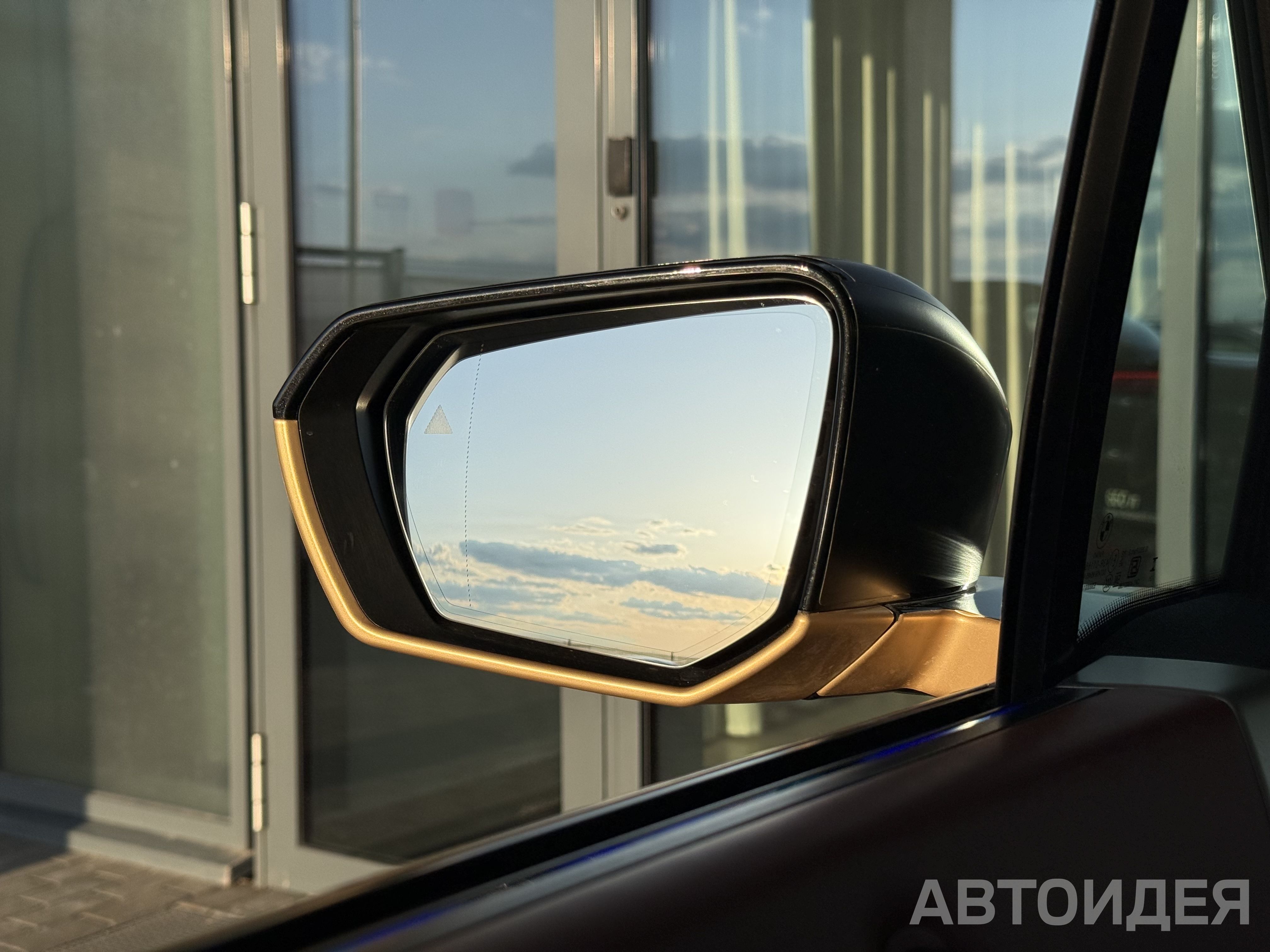 BMW i iX xDrive40 фото 24