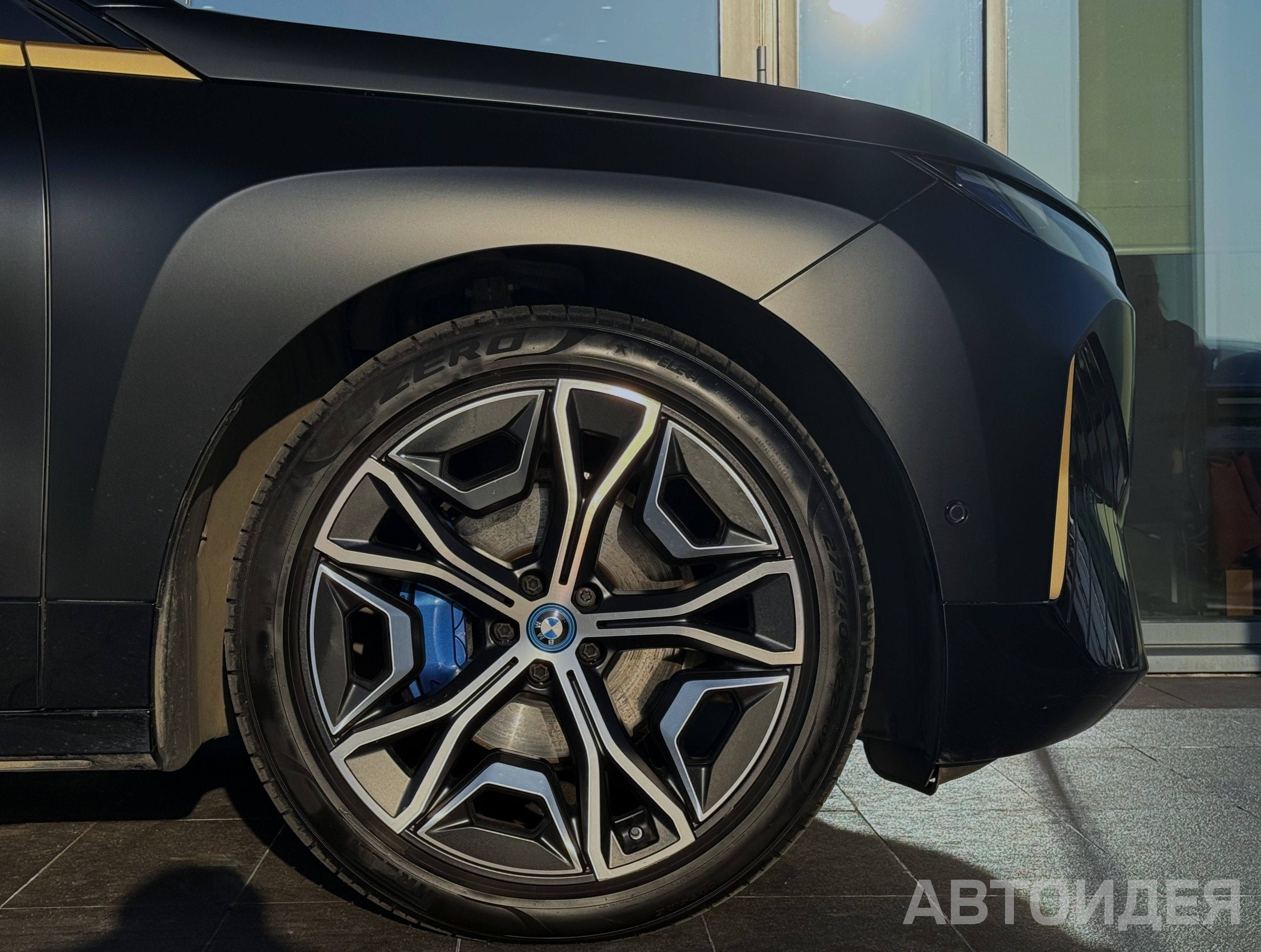 BMW i iX xDrive40 фото 26