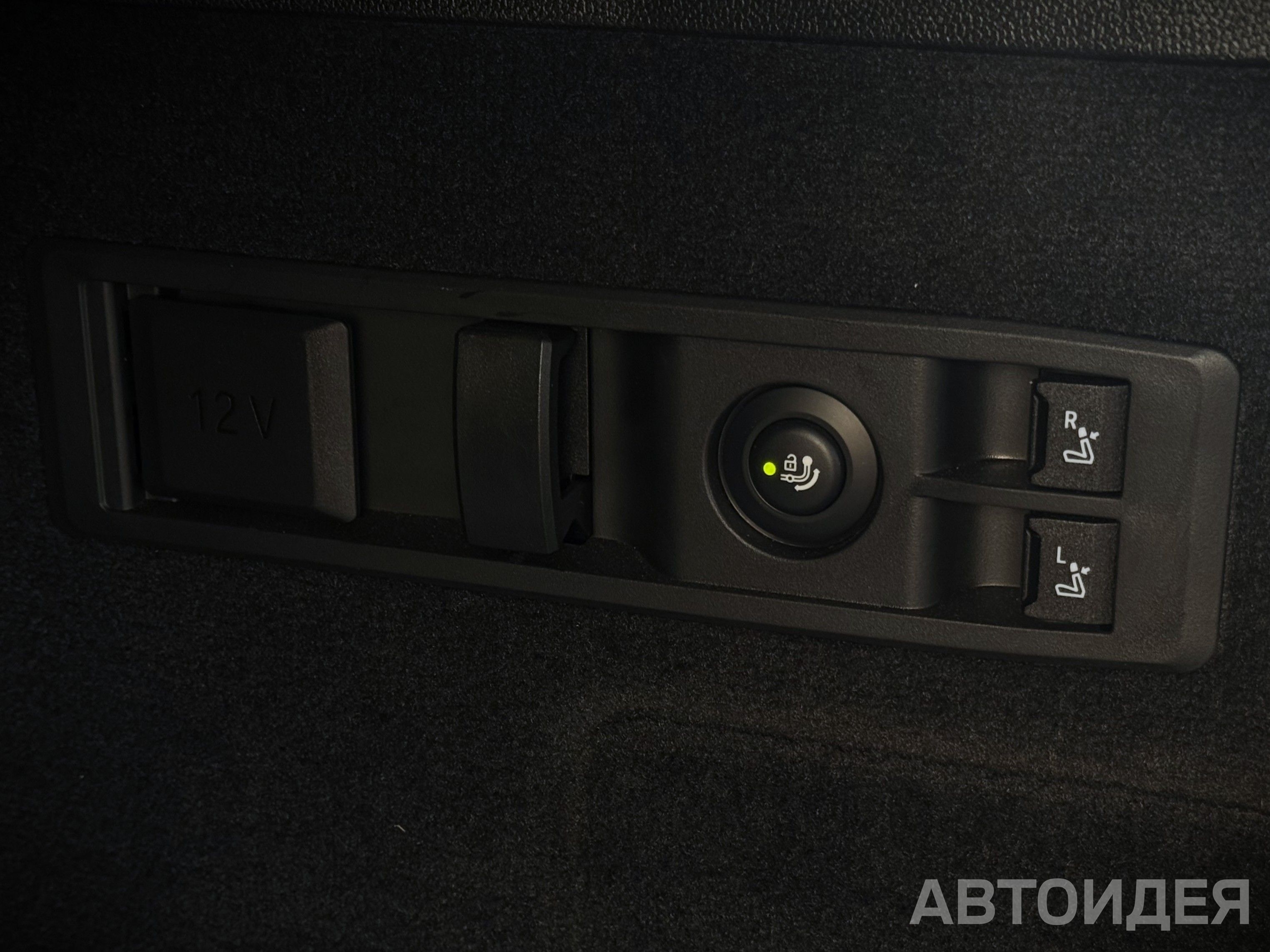 BMW i iX xDrive40 фото 29