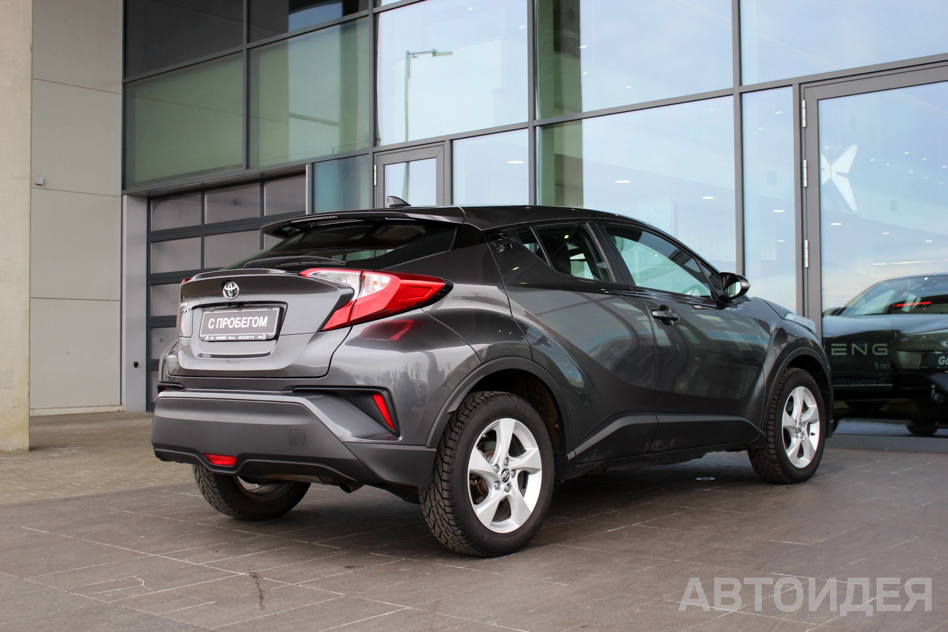 Toyota C-HR фото 1