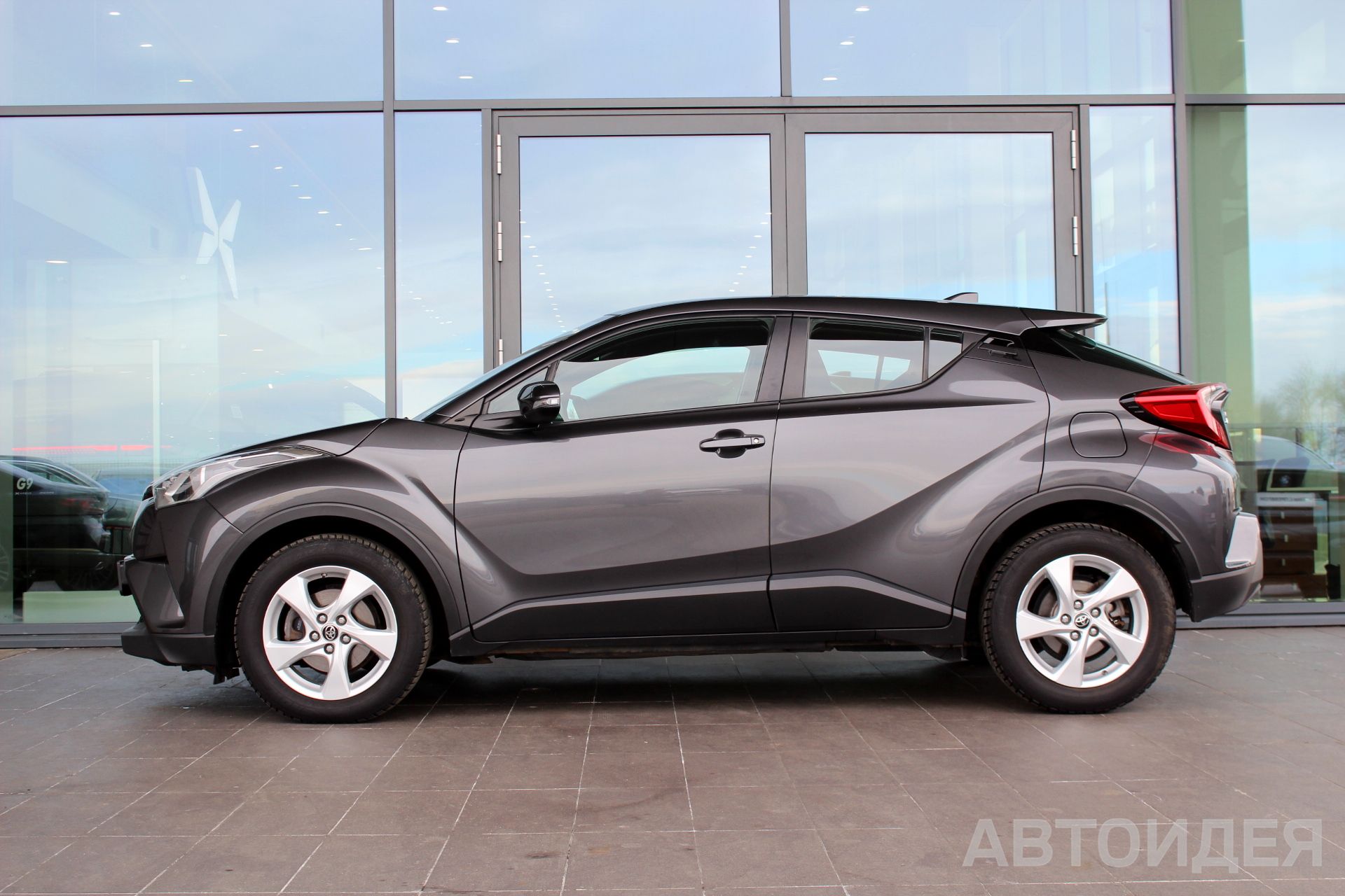 Toyota C-HR фото 2