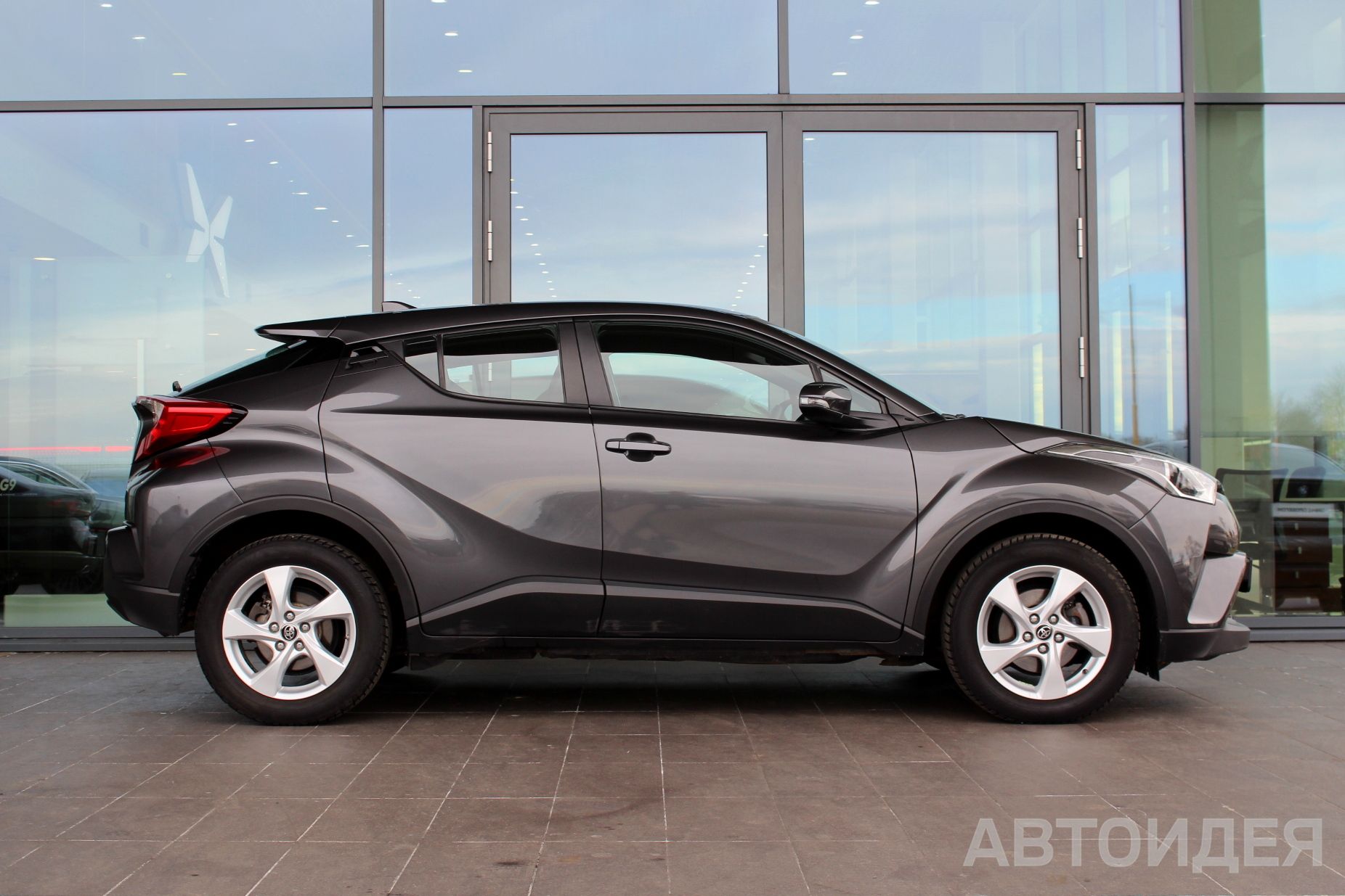 Toyota C-HR фото 3