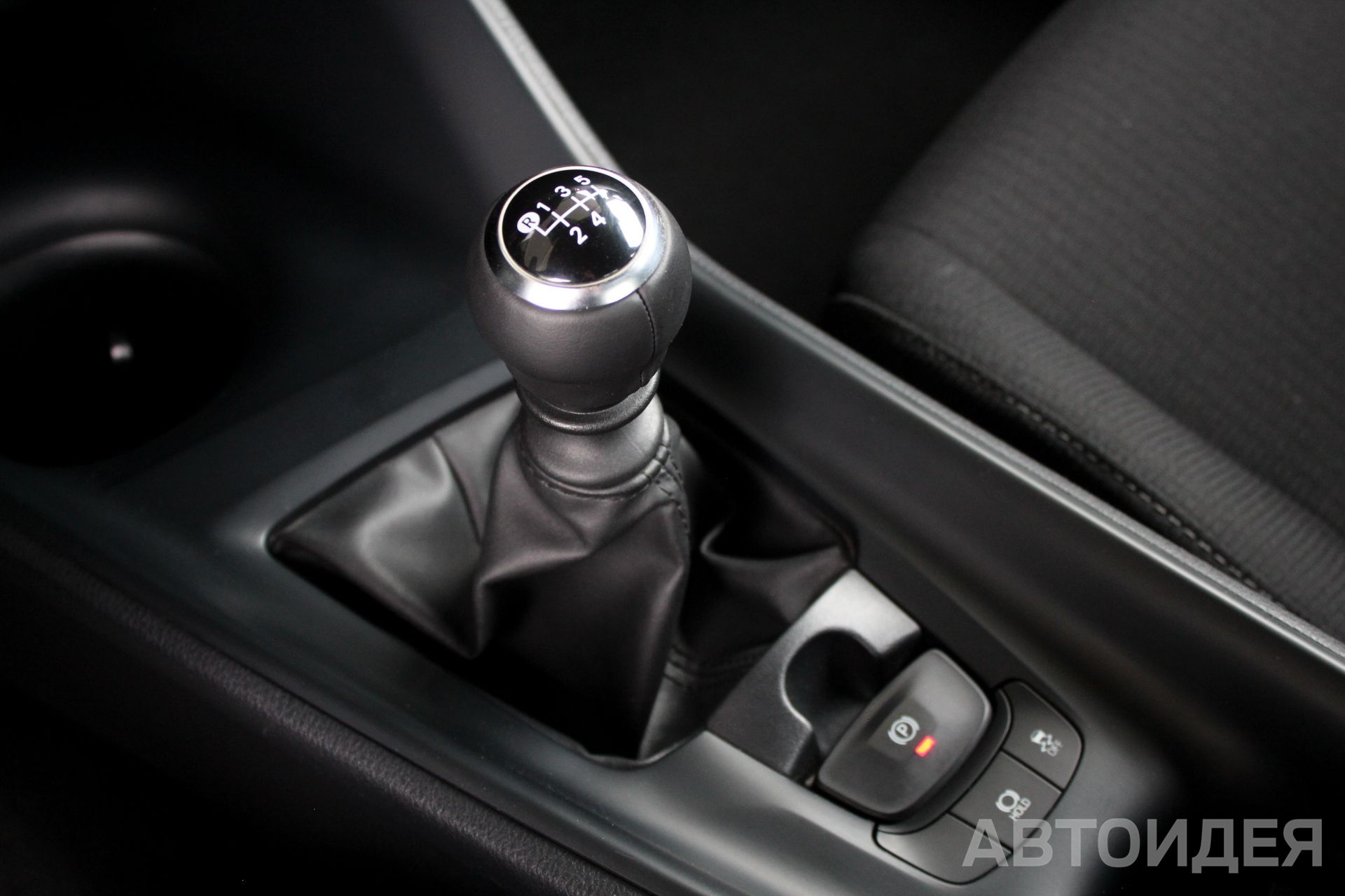 Toyota C-HR фото 16