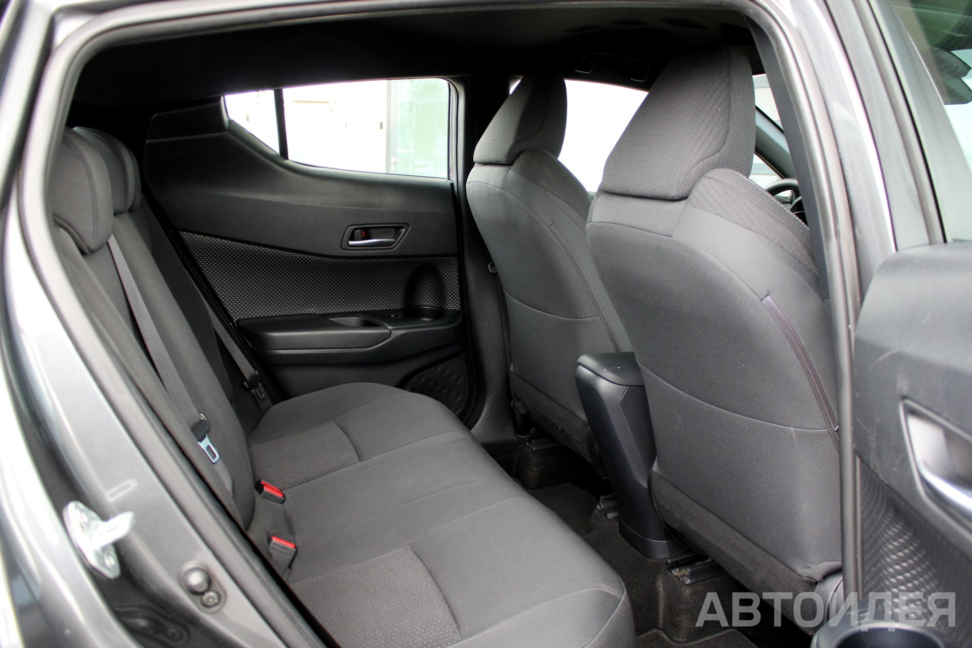 Toyota C-HR фото 22