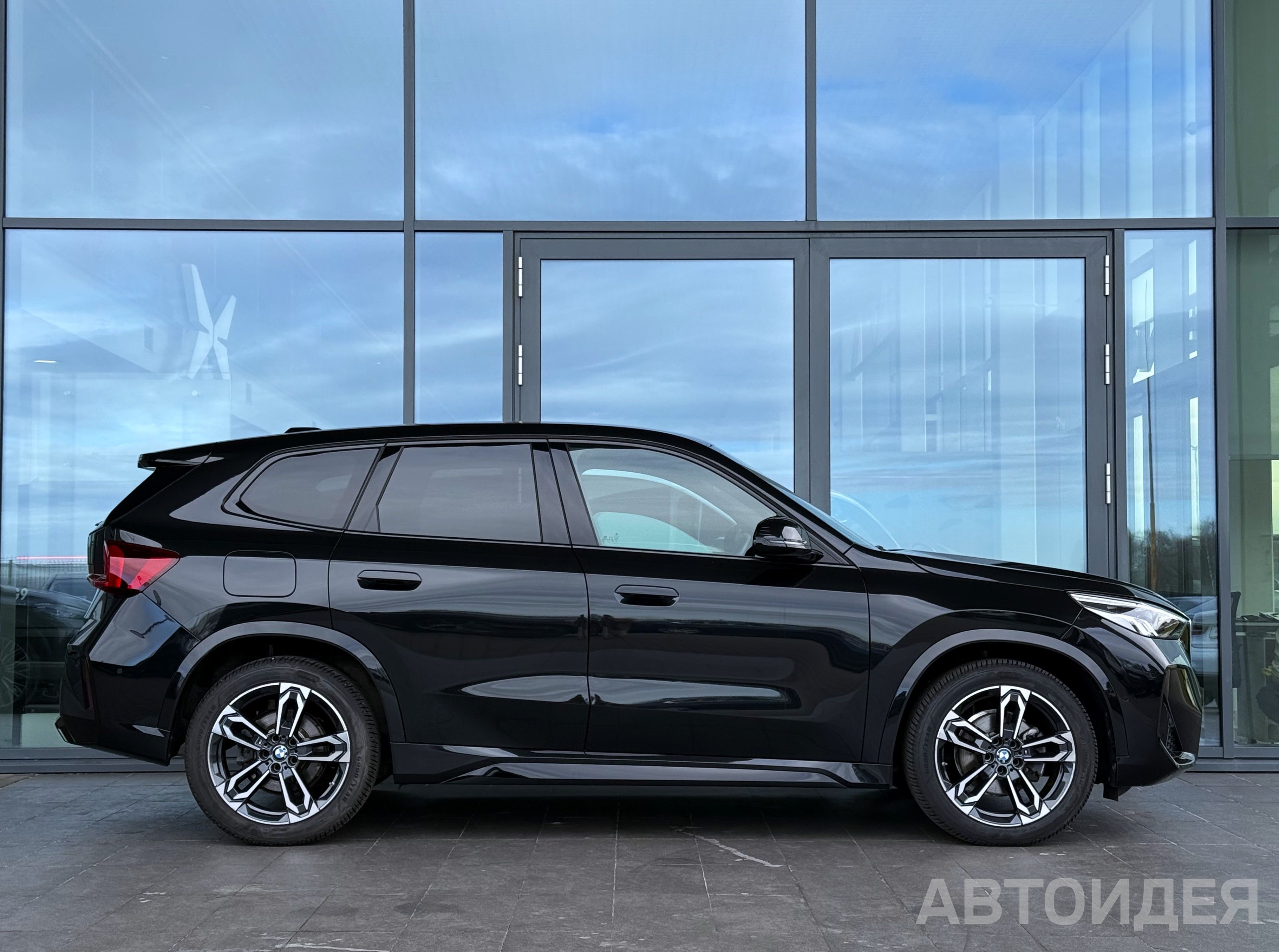 BMW X1 xDrive20i фото 2