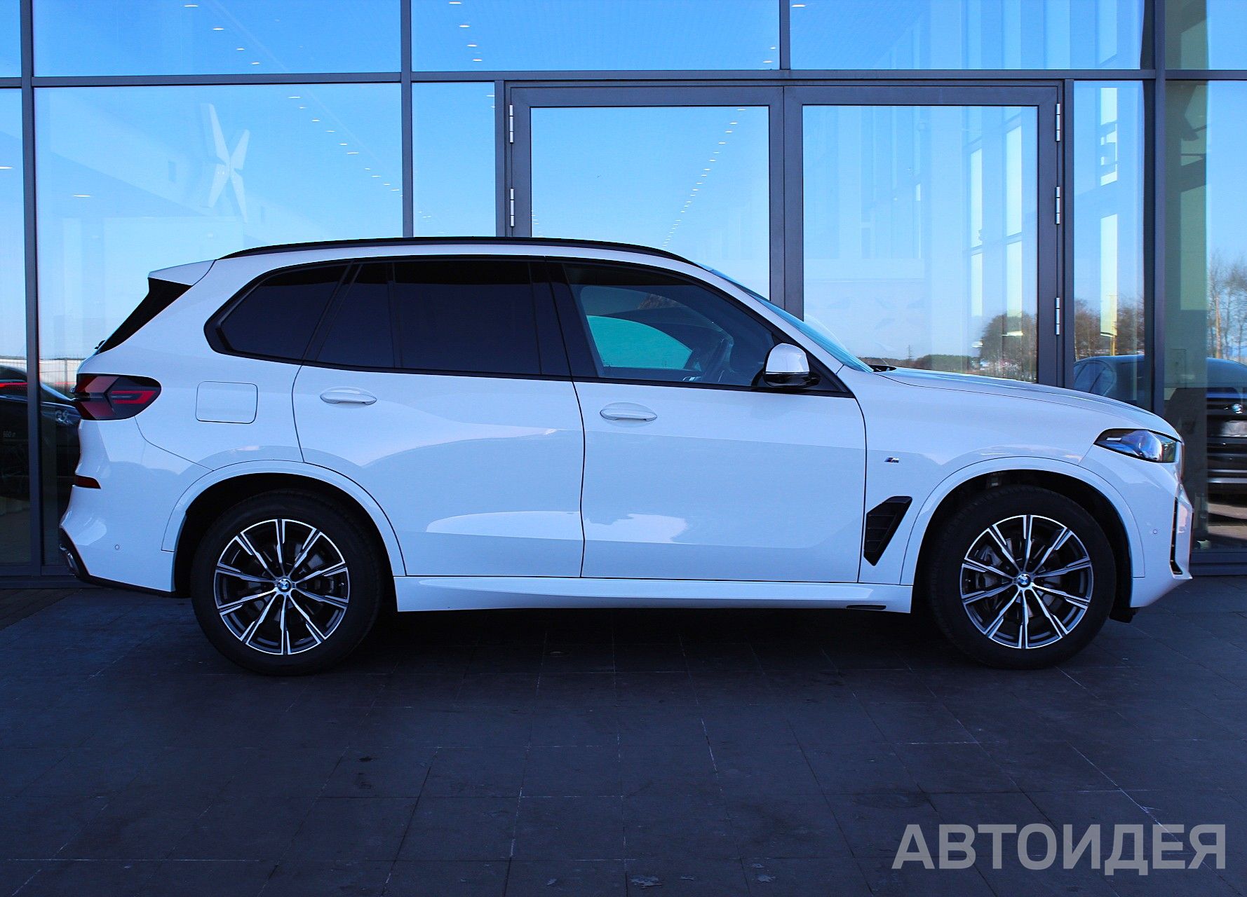 BMW X5 xDrive30d Белоснежный неметаллик фото 2