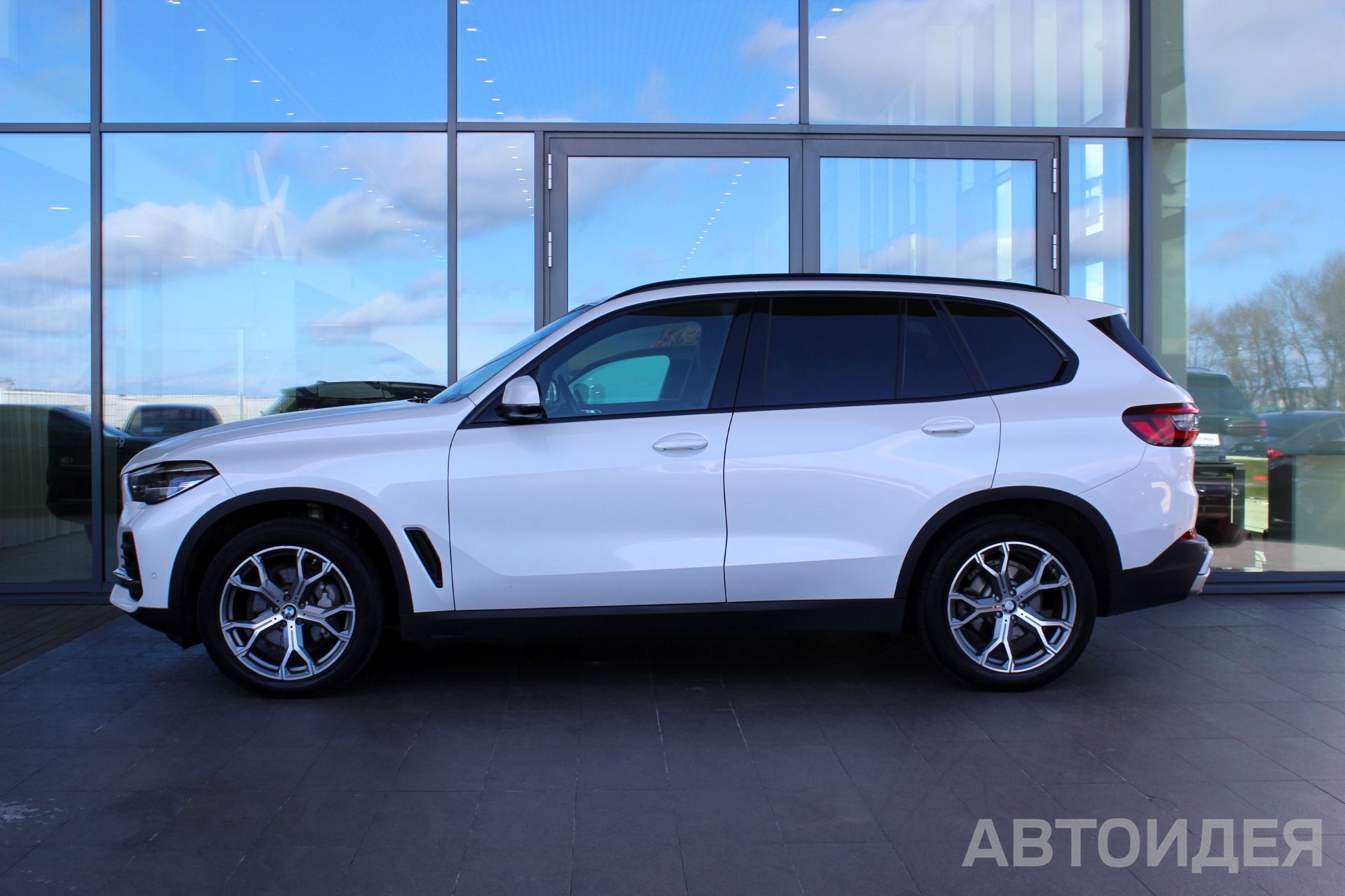 BMW X5 xDrive 25d Белый Минерал металлик фото 2