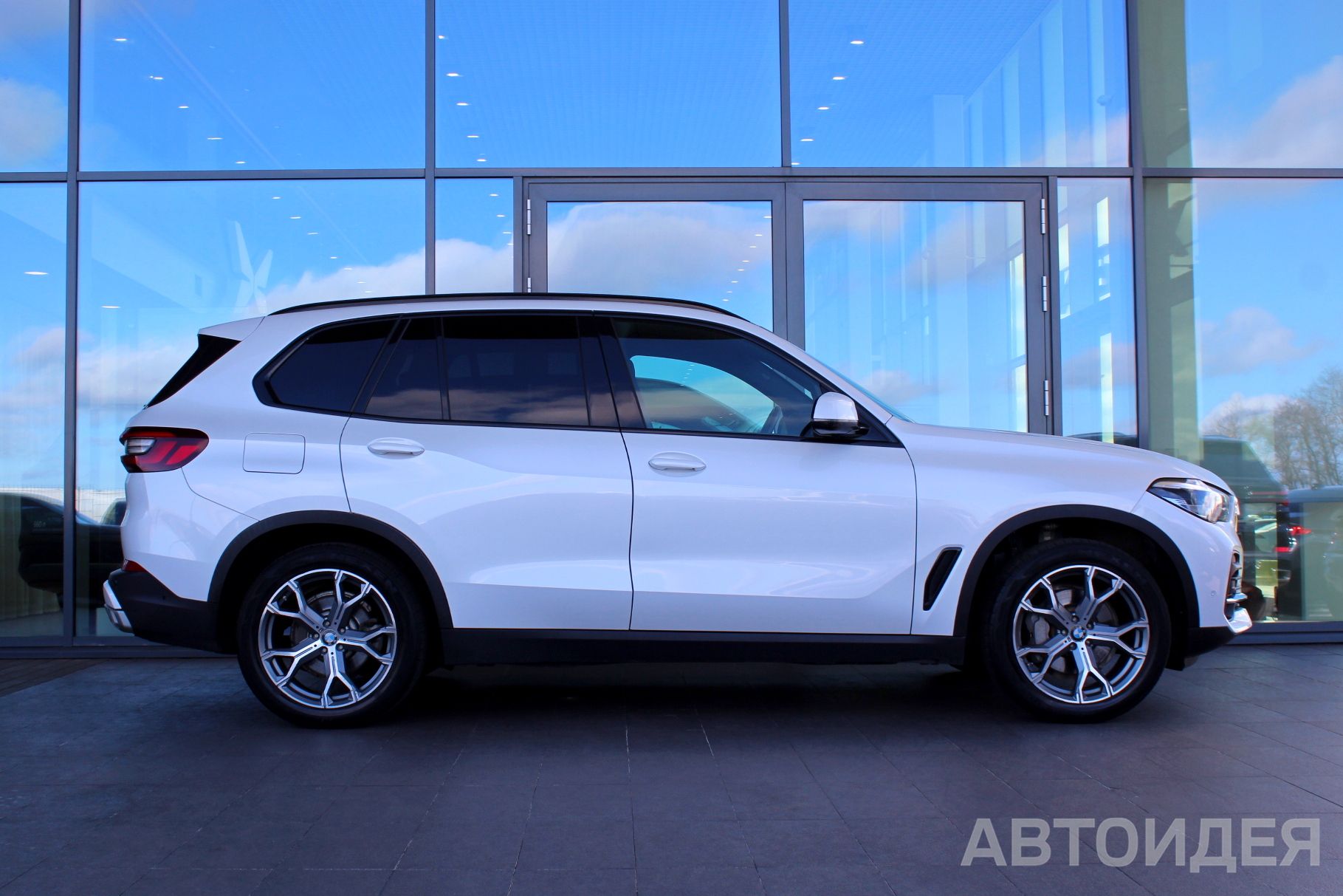 BMW X5 xDrive 25d Белый Минерал металлик фото 3