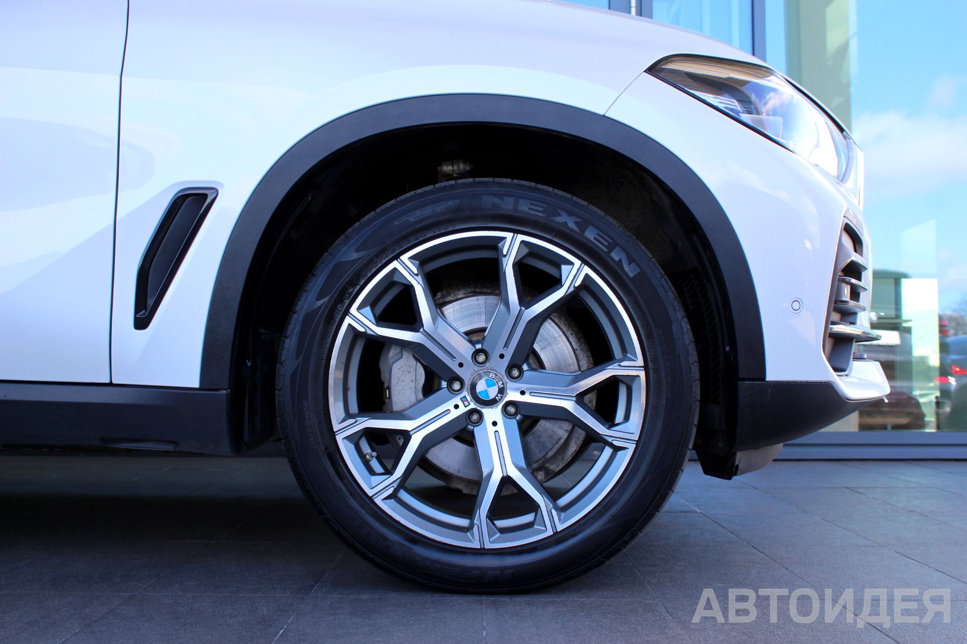BMW X5 xDrive 25d Белый Минерал металлик фото 6