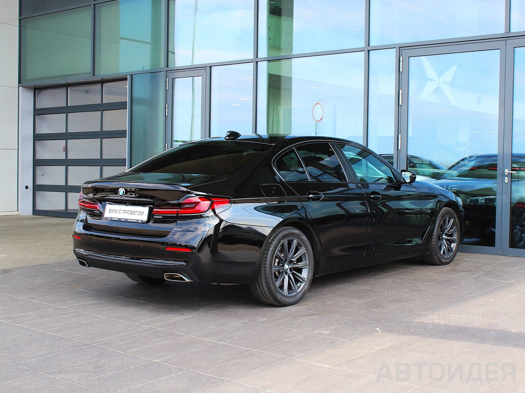 BMW 520i Sedan Черный неметаллик фото 3