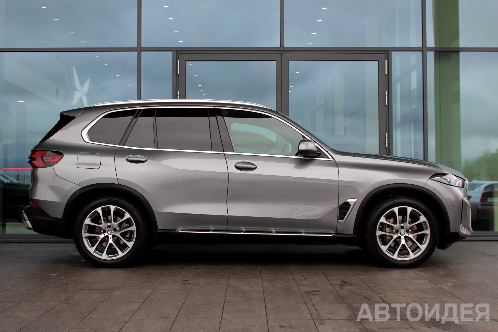 BMW X5 xDrive40i Skyscraper Grey металлик фото 3
