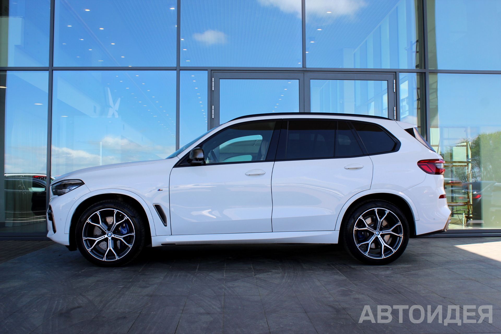 BMW X5 M50d Белоснежный неметаллик фото 2