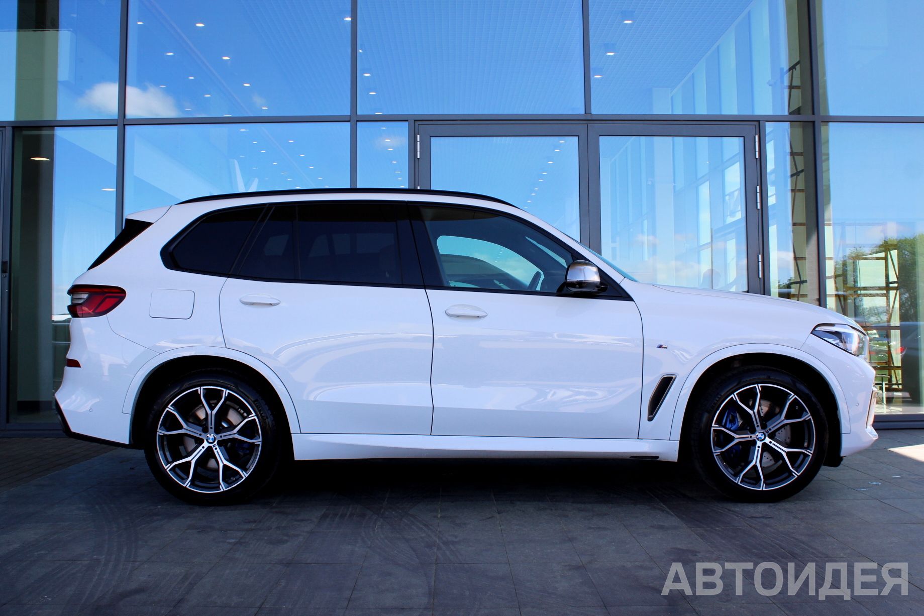 BMW X5 M50d Белоснежный неметаллик фото 3