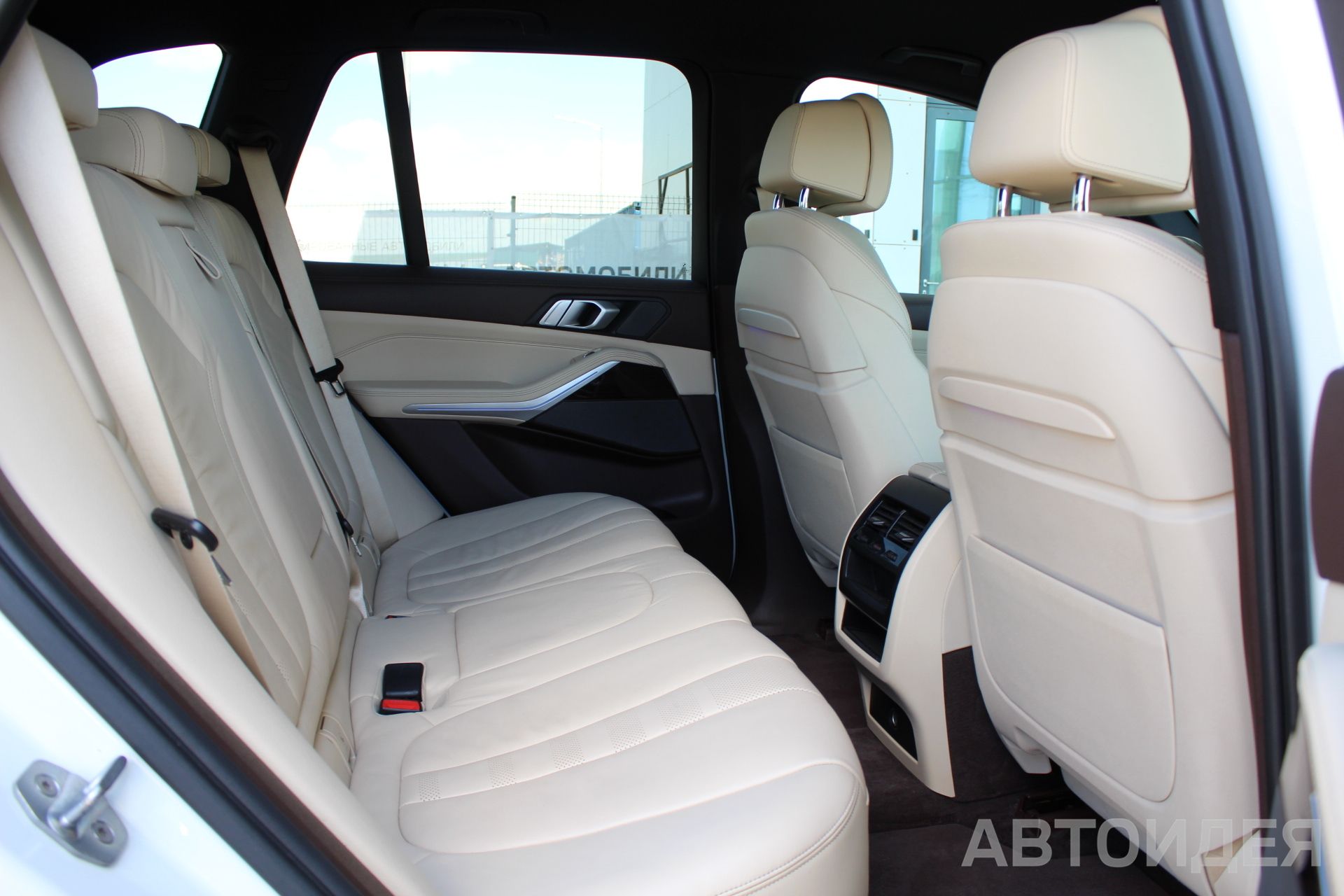BMW X5 M50d Белоснежный неметаллик фото 25