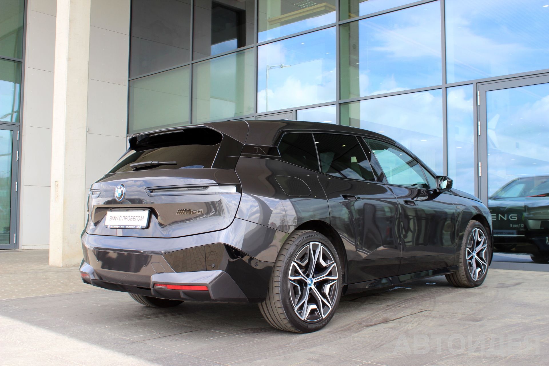 BMW i iX M60  фото 1