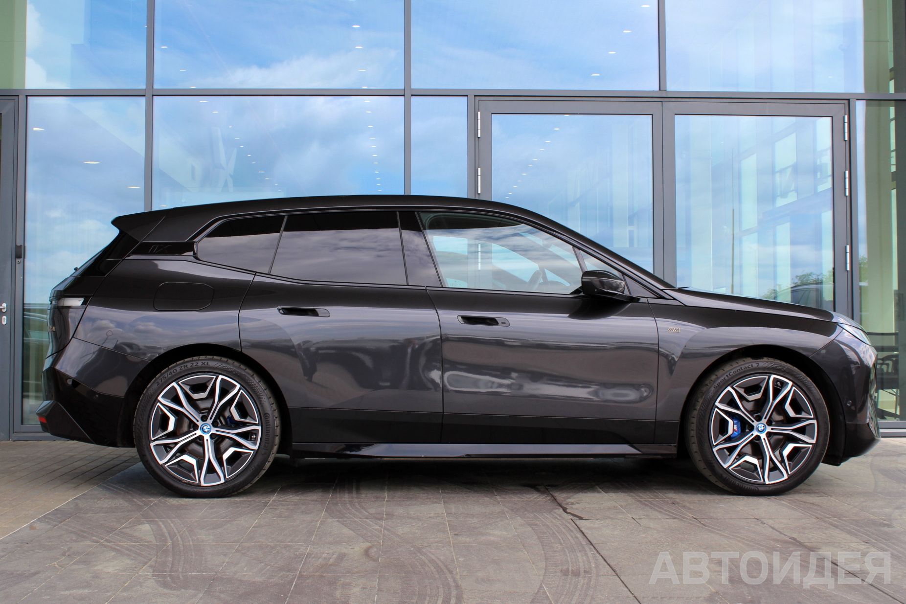 BMW i iX M60  фото 3