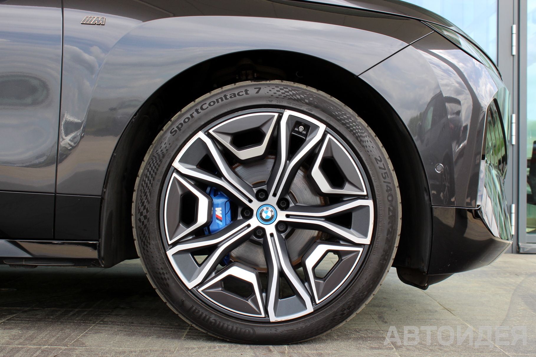 BMW i iX M60  фото 6