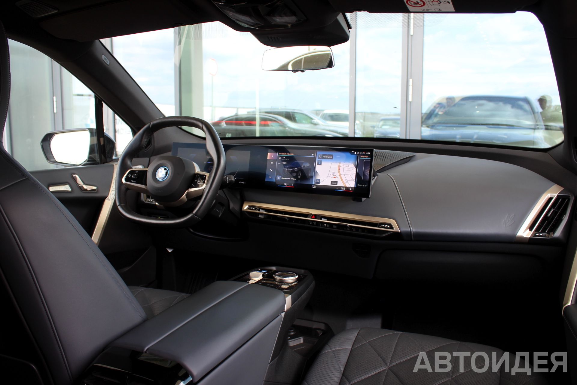 BMW i iX M60  фото 7