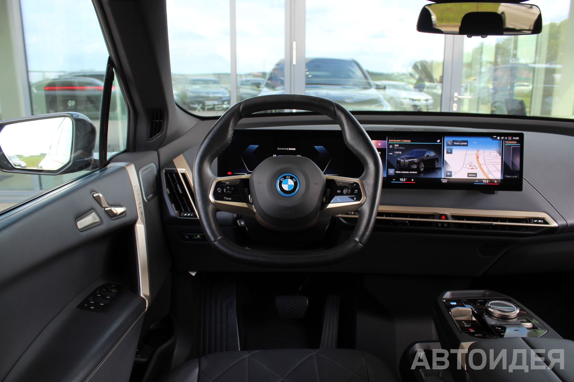 BMW i iX M60  фото 9