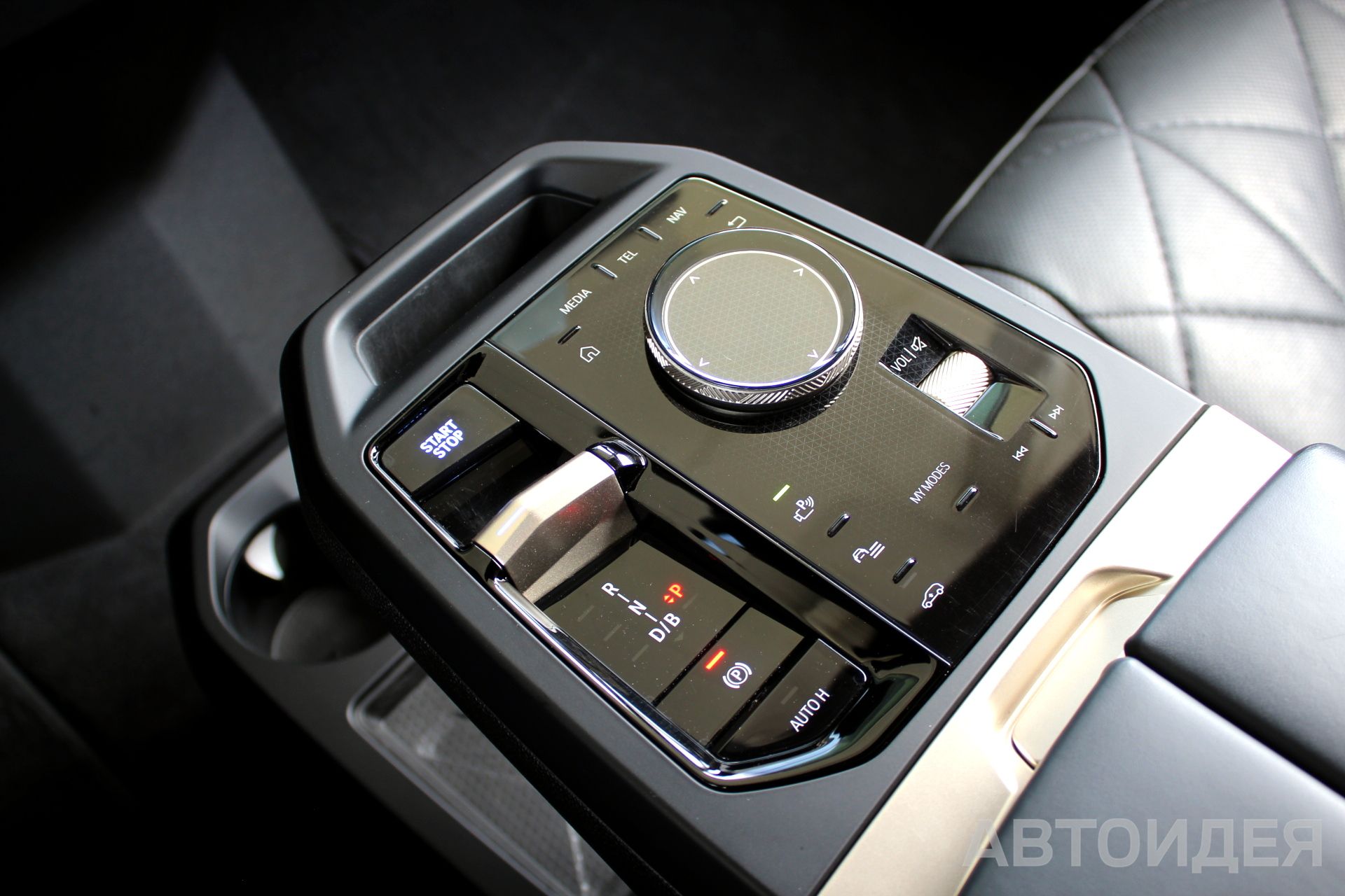 BMW i iX M60  фото 20