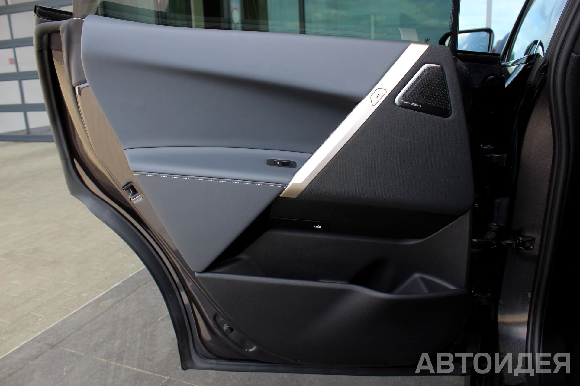 BMW i iX M60  фото 24