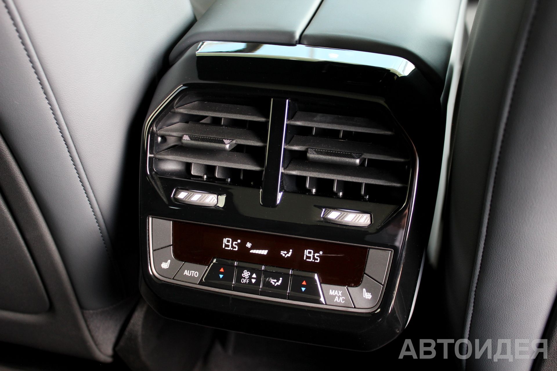 BMW i iX M60  фото 27