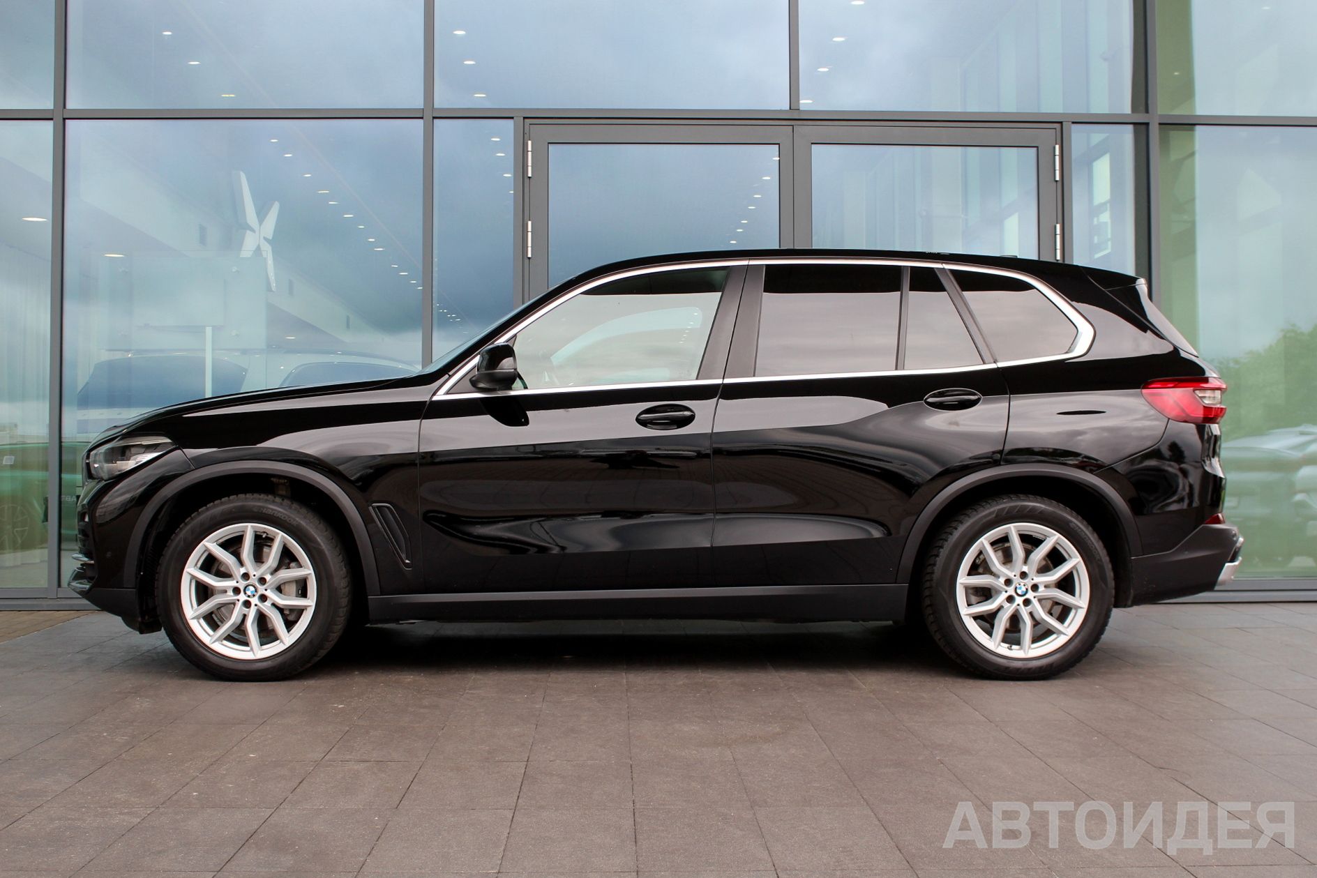 BMW X5 xDrive 30d Черный неметаллик фото 2