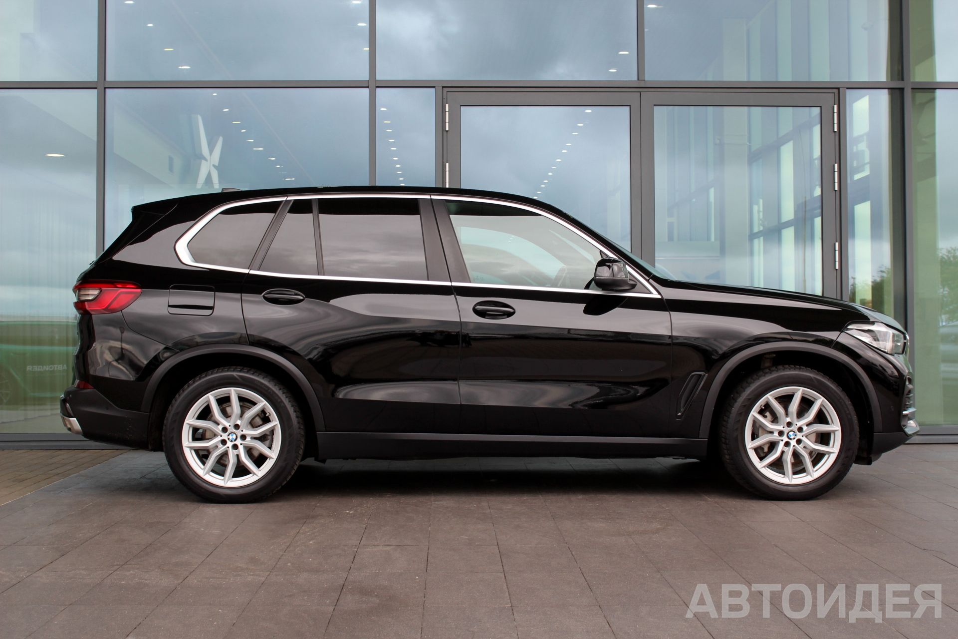 BMW X5 xDrive 30d Черный неметаллик фото 3