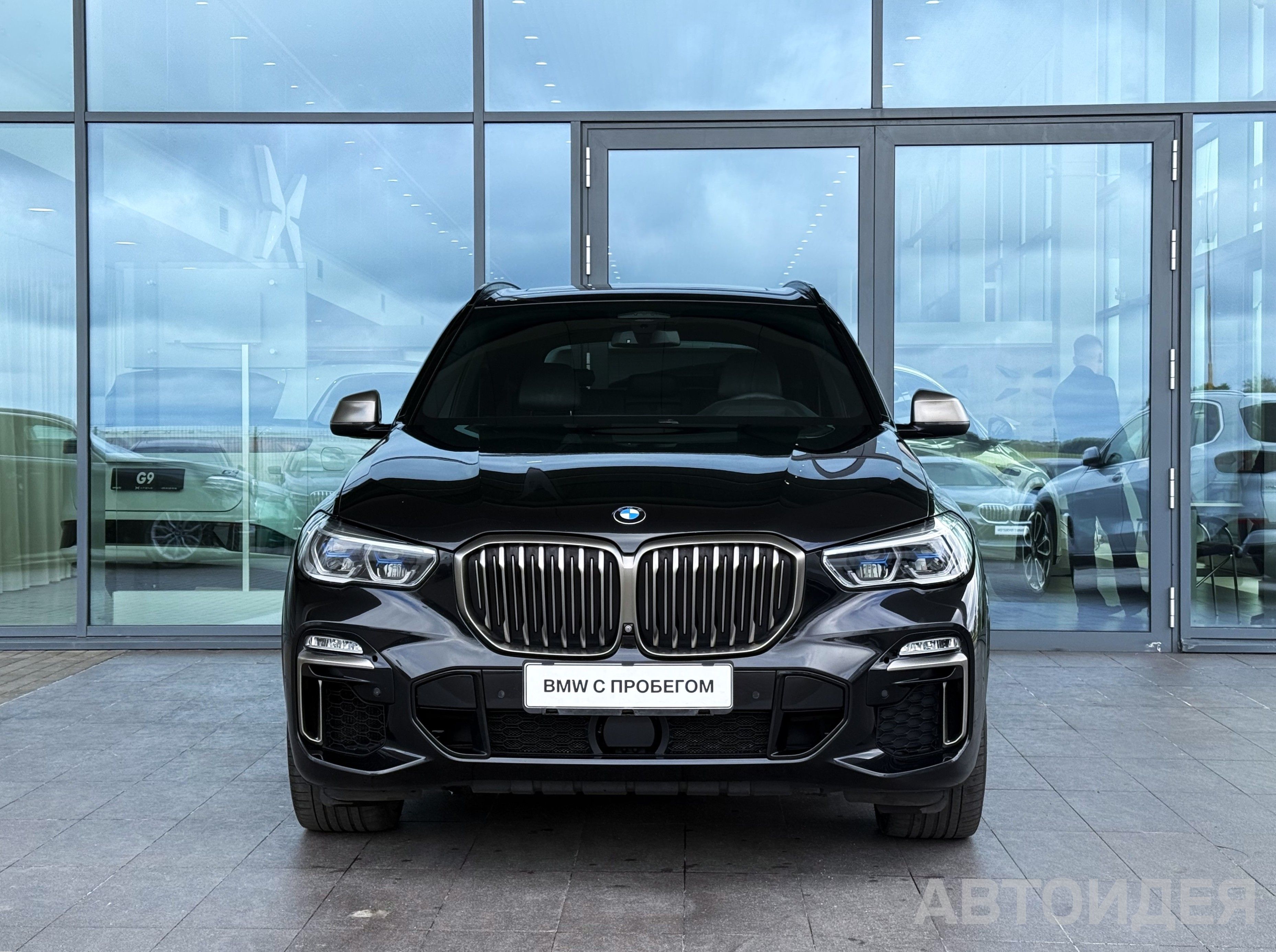 BMW X5 M50d Черный Сапфир металлик фото 1