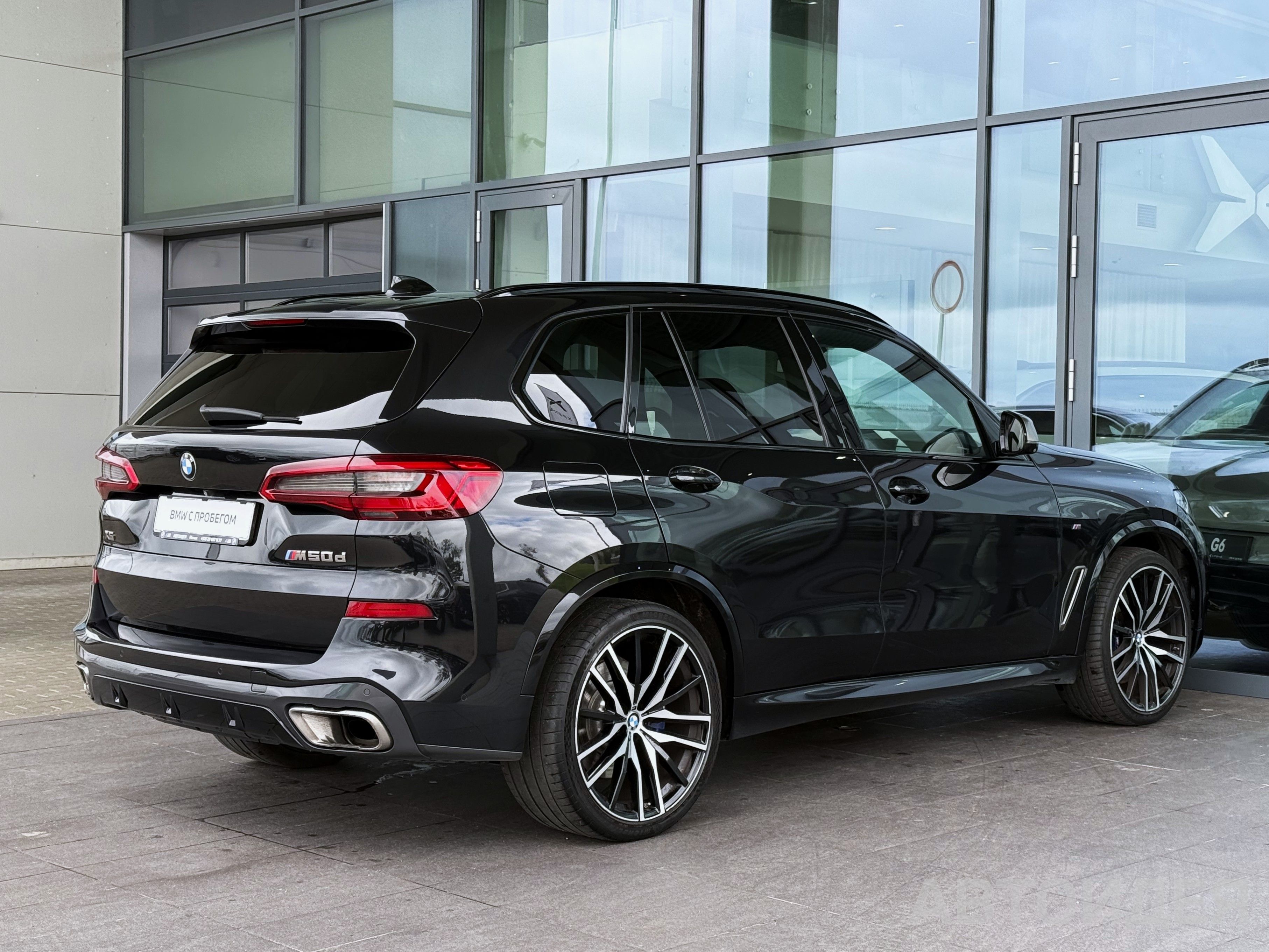 BMW X5 M50d Черный Сапфир металлик фото 3