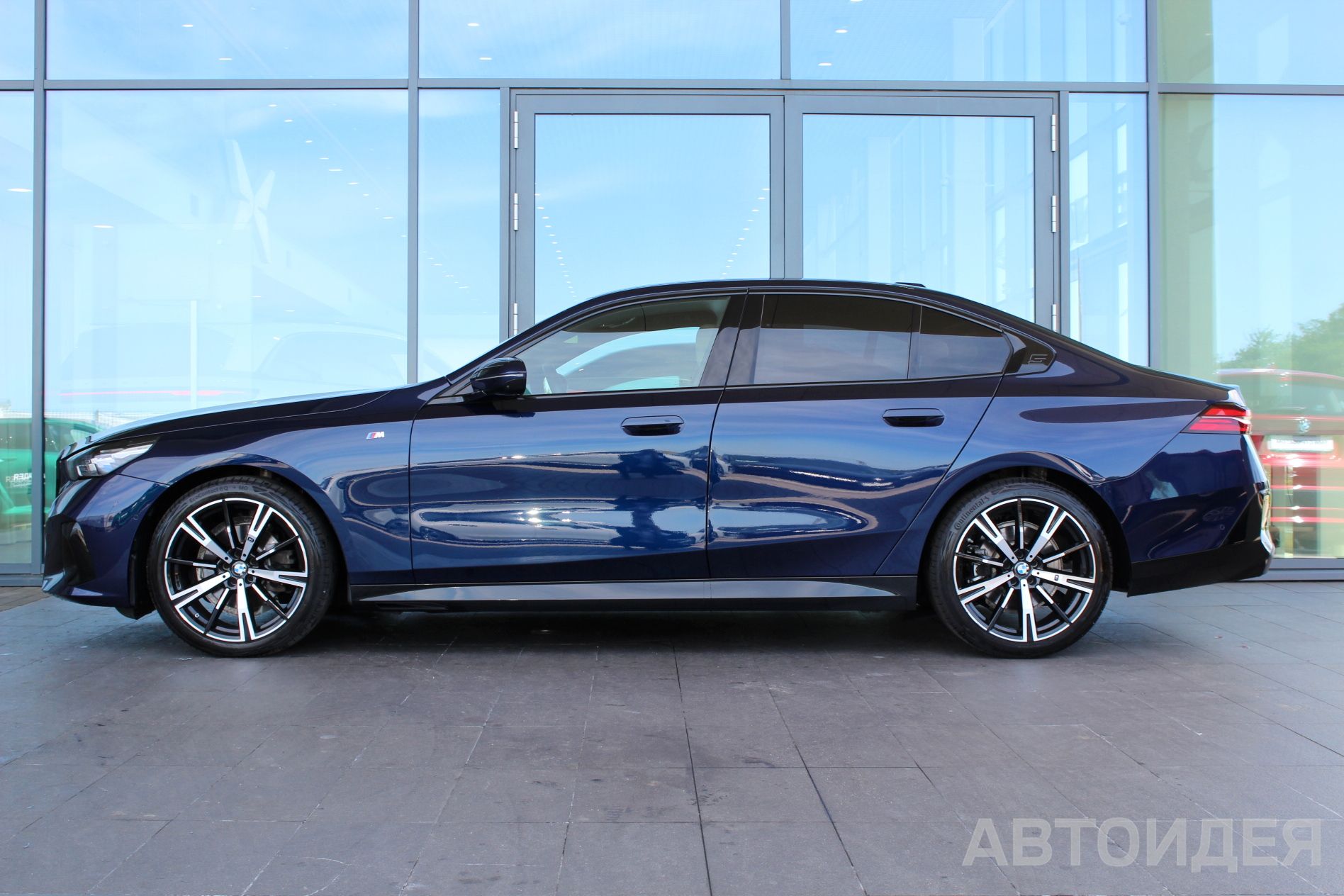 BMW 520d xDrive Синий Танзанит II металлик фото 2