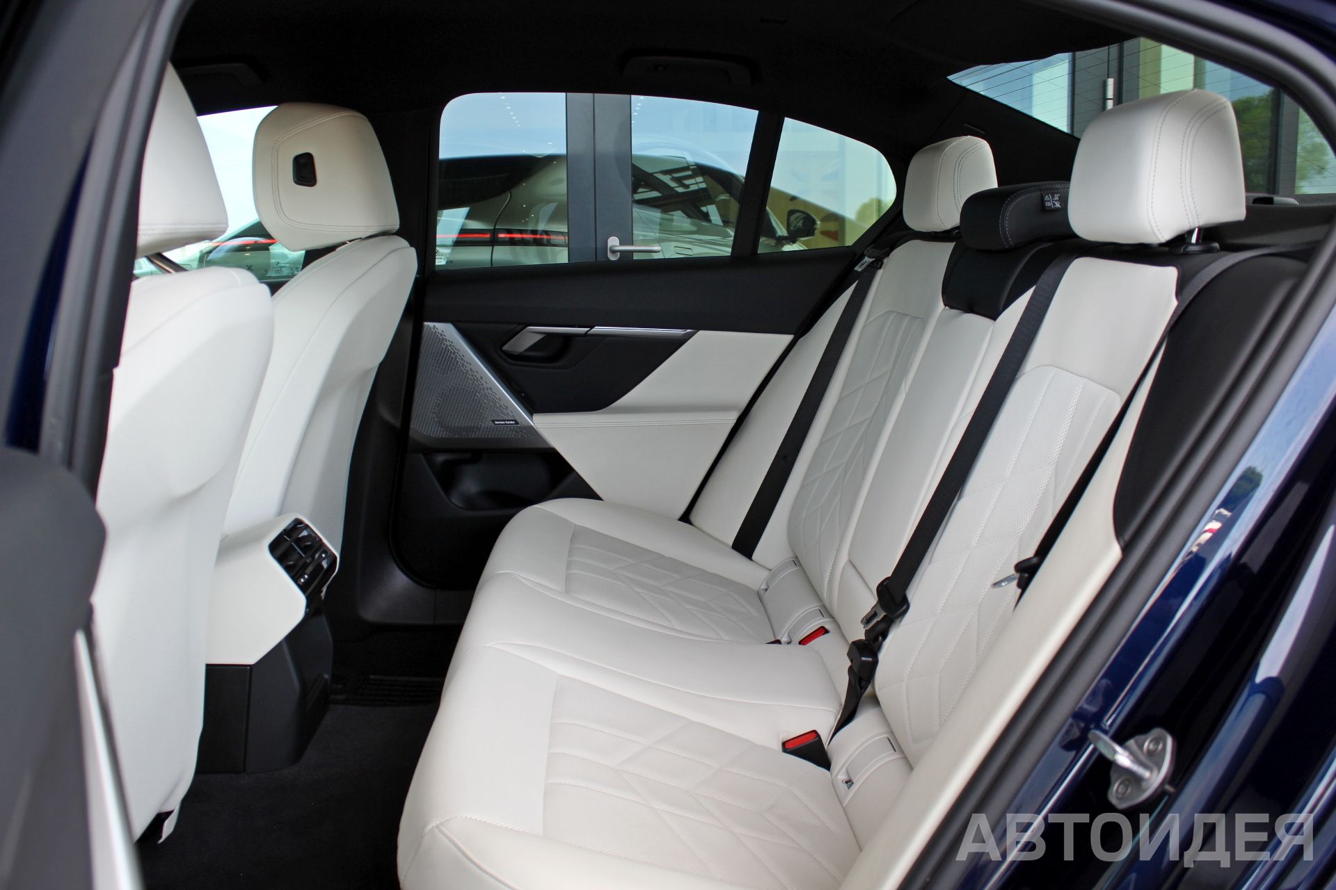 BMW 520d xDrive Синий Танзанит II металлик фото 25