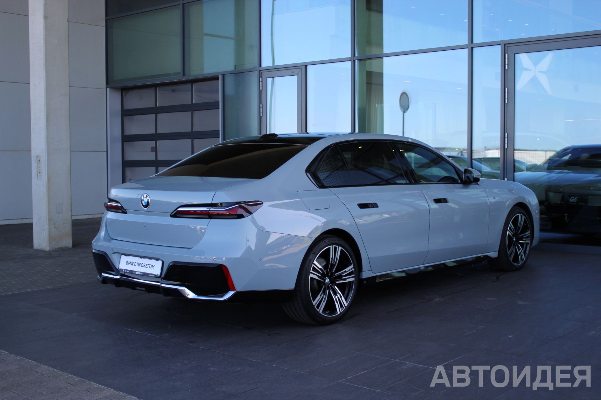 BMW 740d xDrive M Серый Бруклин металлик фото 1