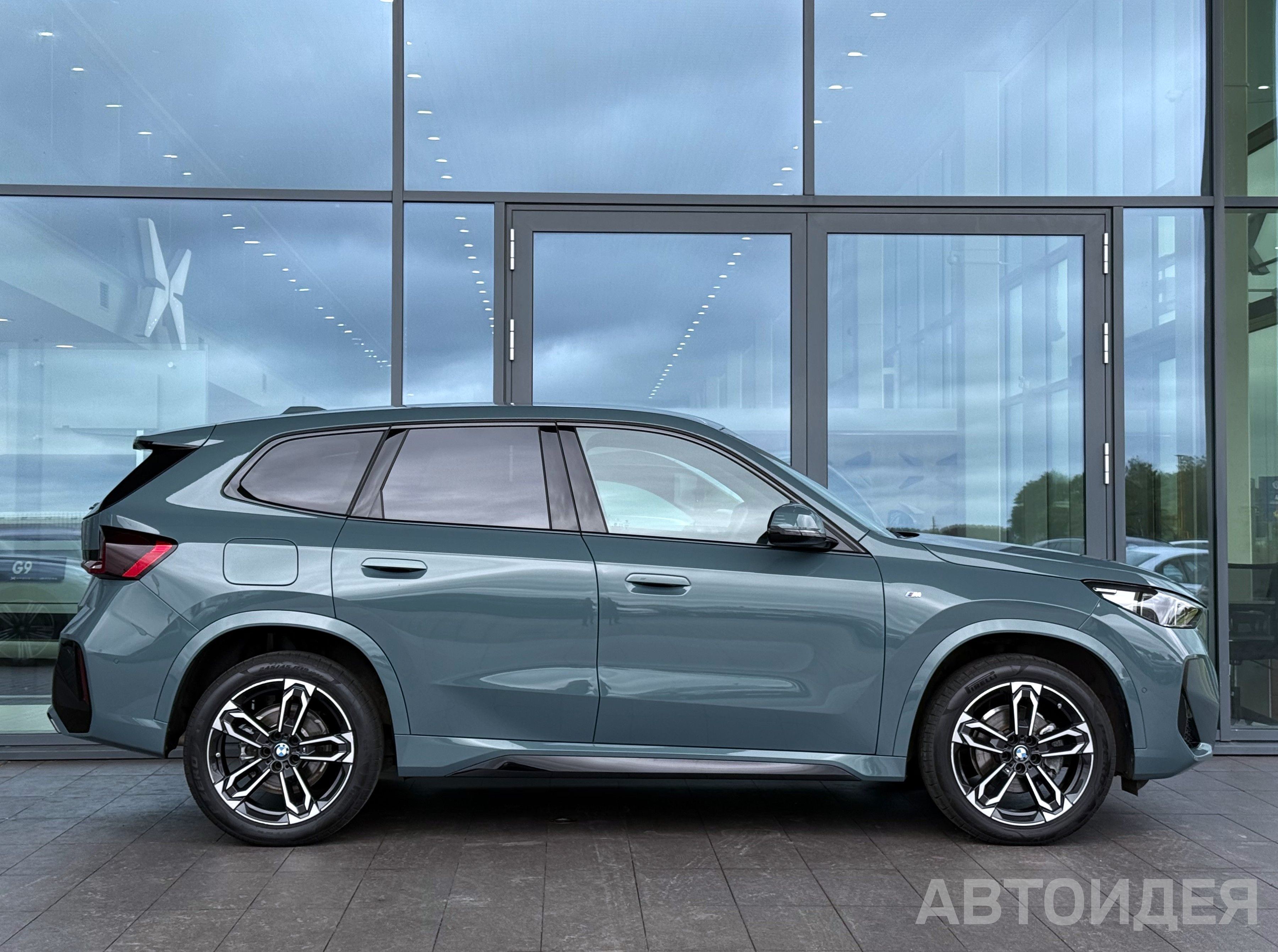 BMW X1 sDrive18i Зеленый металлик Cape York фото 2