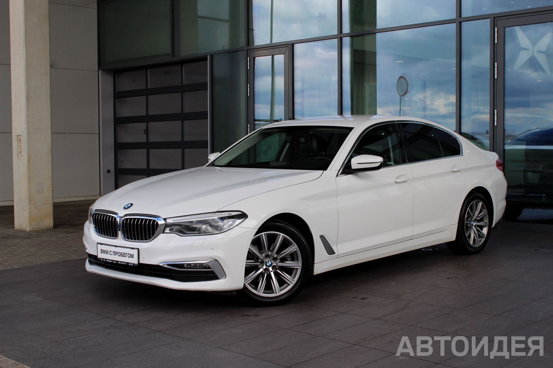 BMW 520i Sedan Белоснежный неметаллик