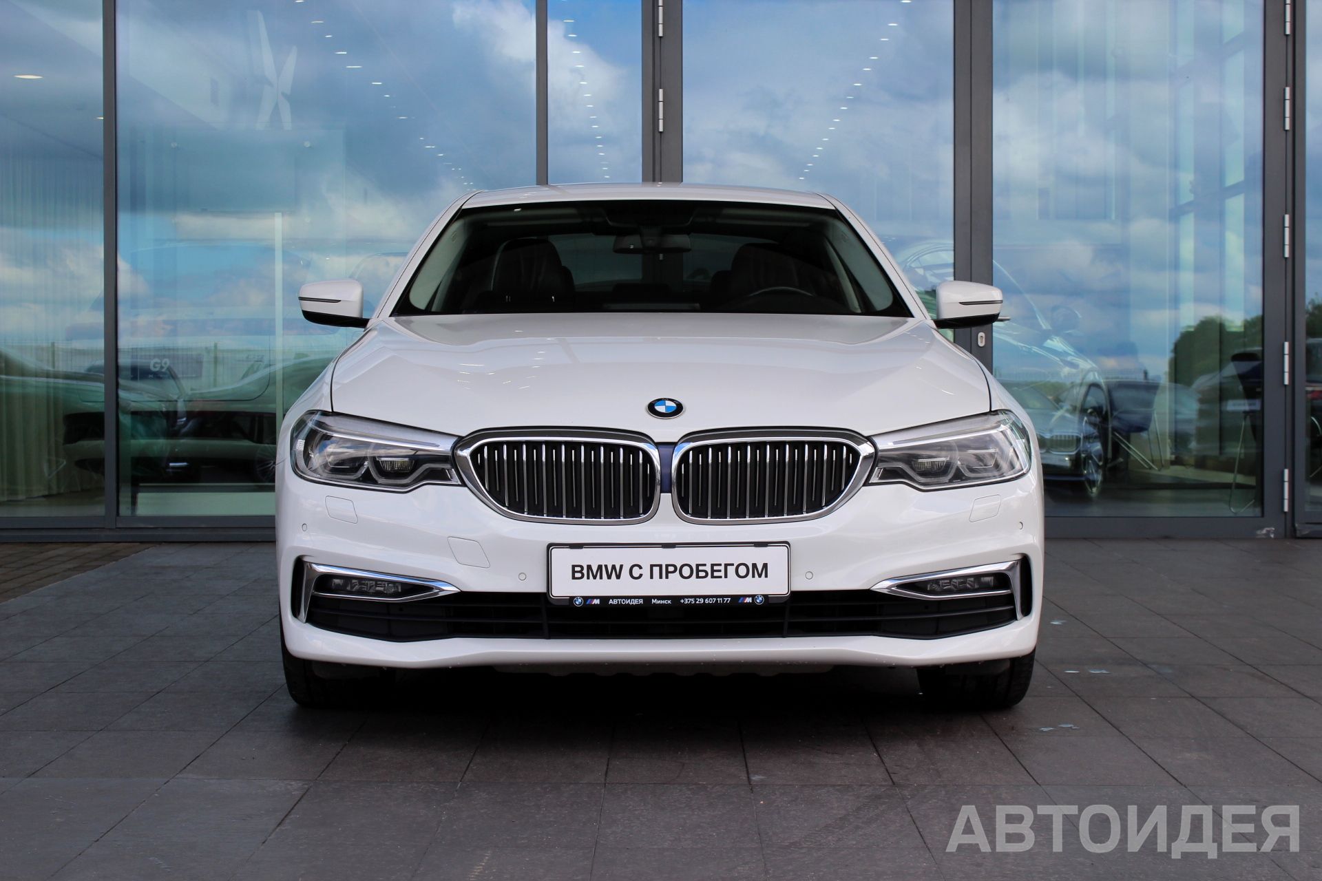 BMW 520i Sedan Белоснежный неметаллик фото 4