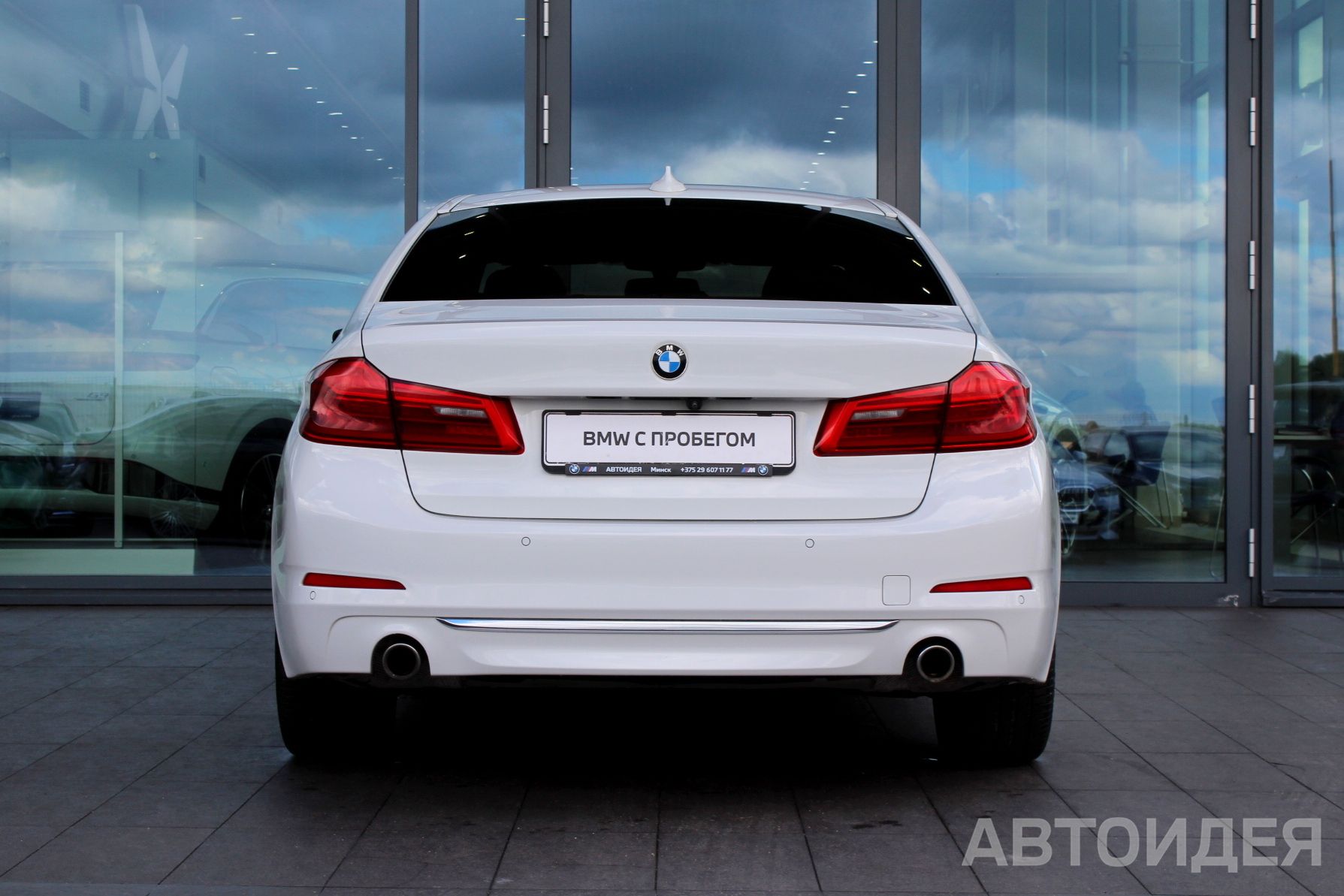 BMW 520i Sedan Белоснежный неметаллик фото 5