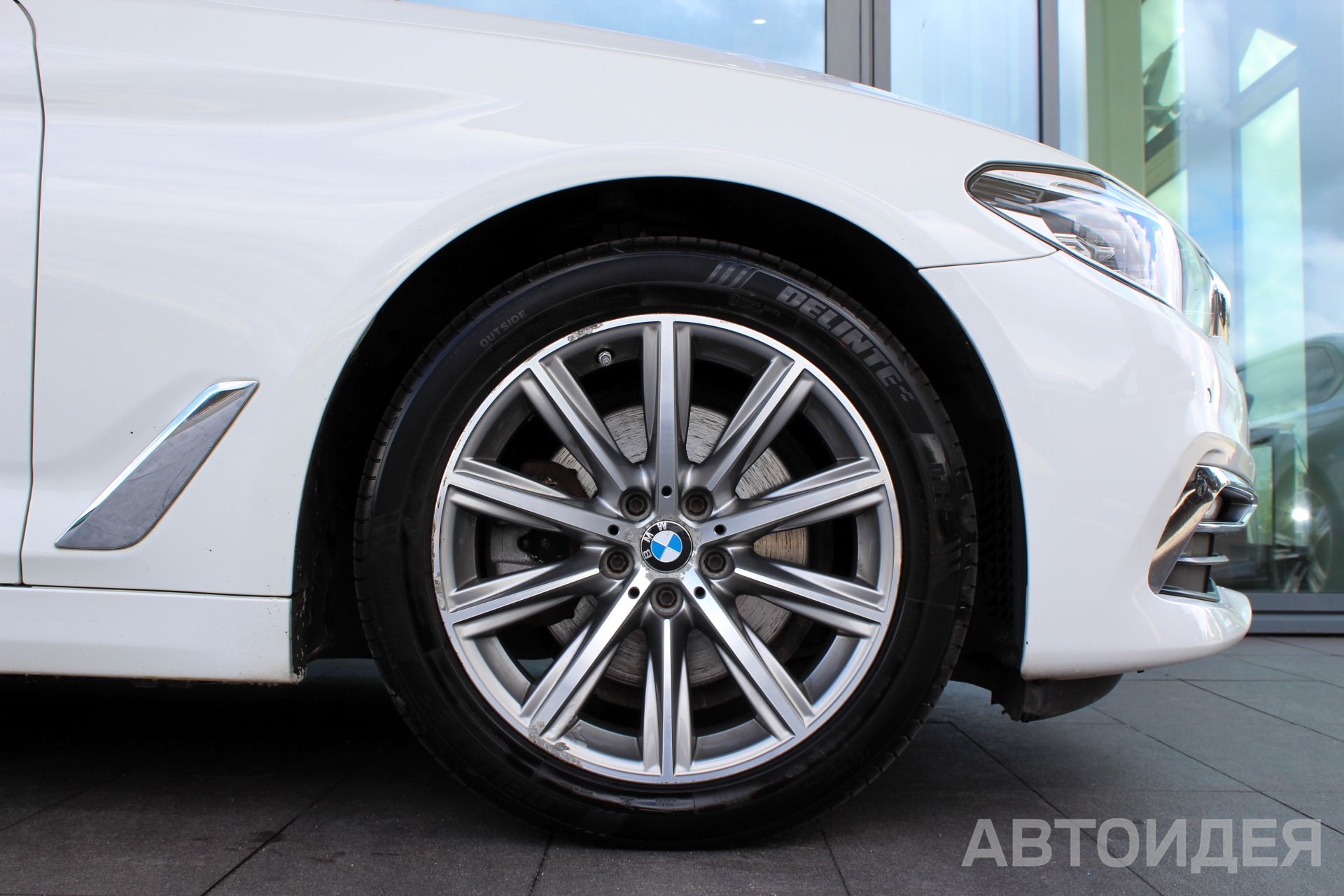 BMW 520i Sedan Белоснежный неметаллик фото 6
