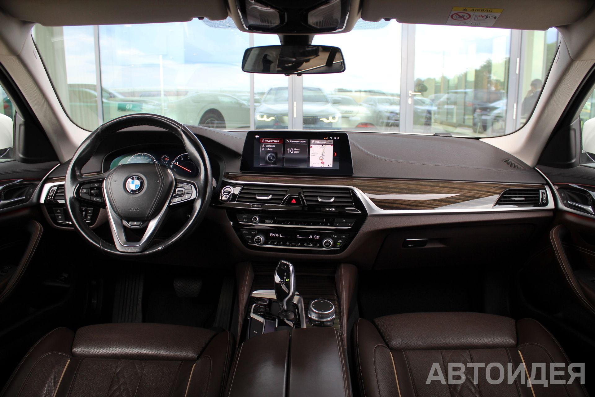 BMW 520i Sedan Белоснежный неметаллик фото 8