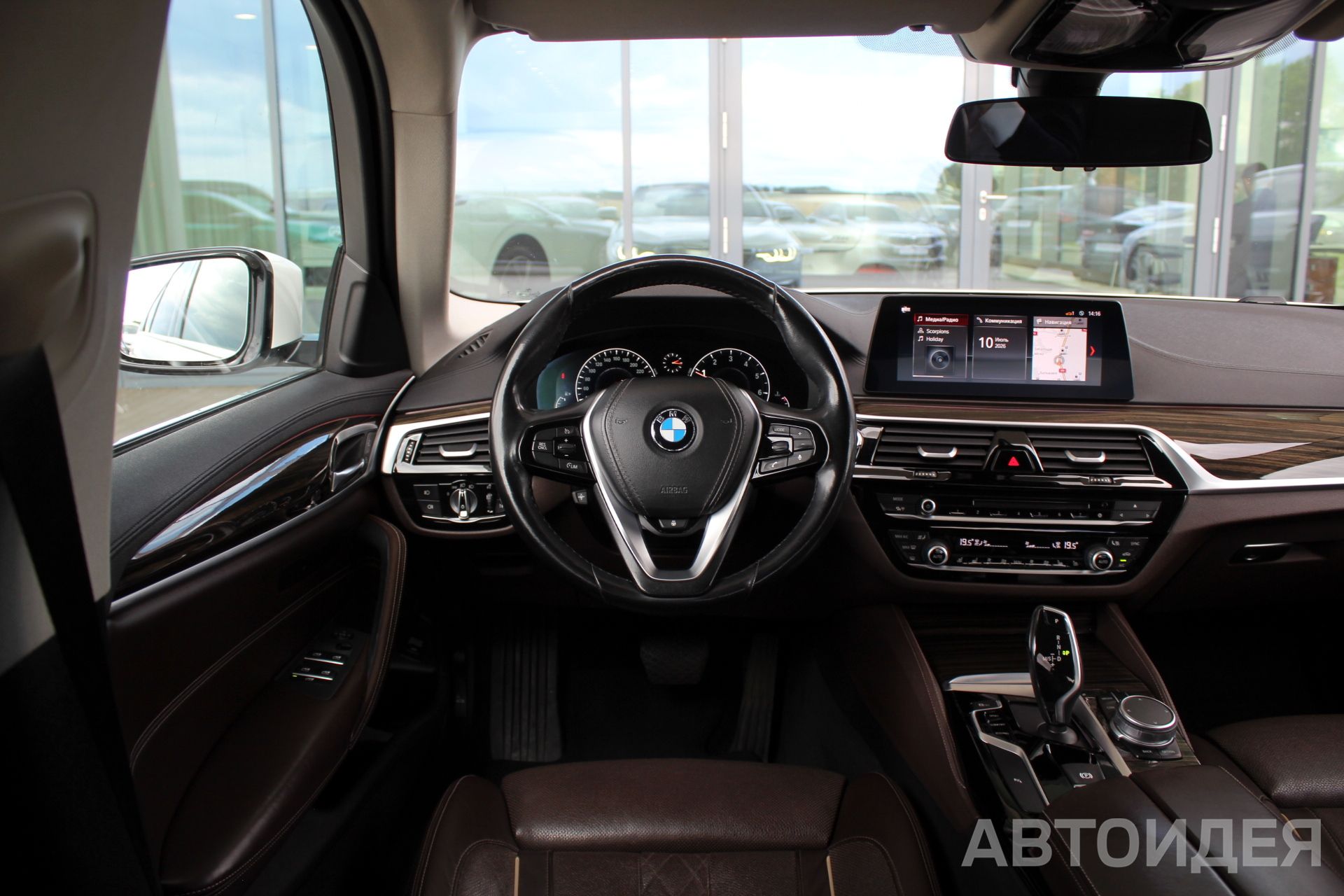 BMW 520i Sedan Белоснежный неметаллик фото 9