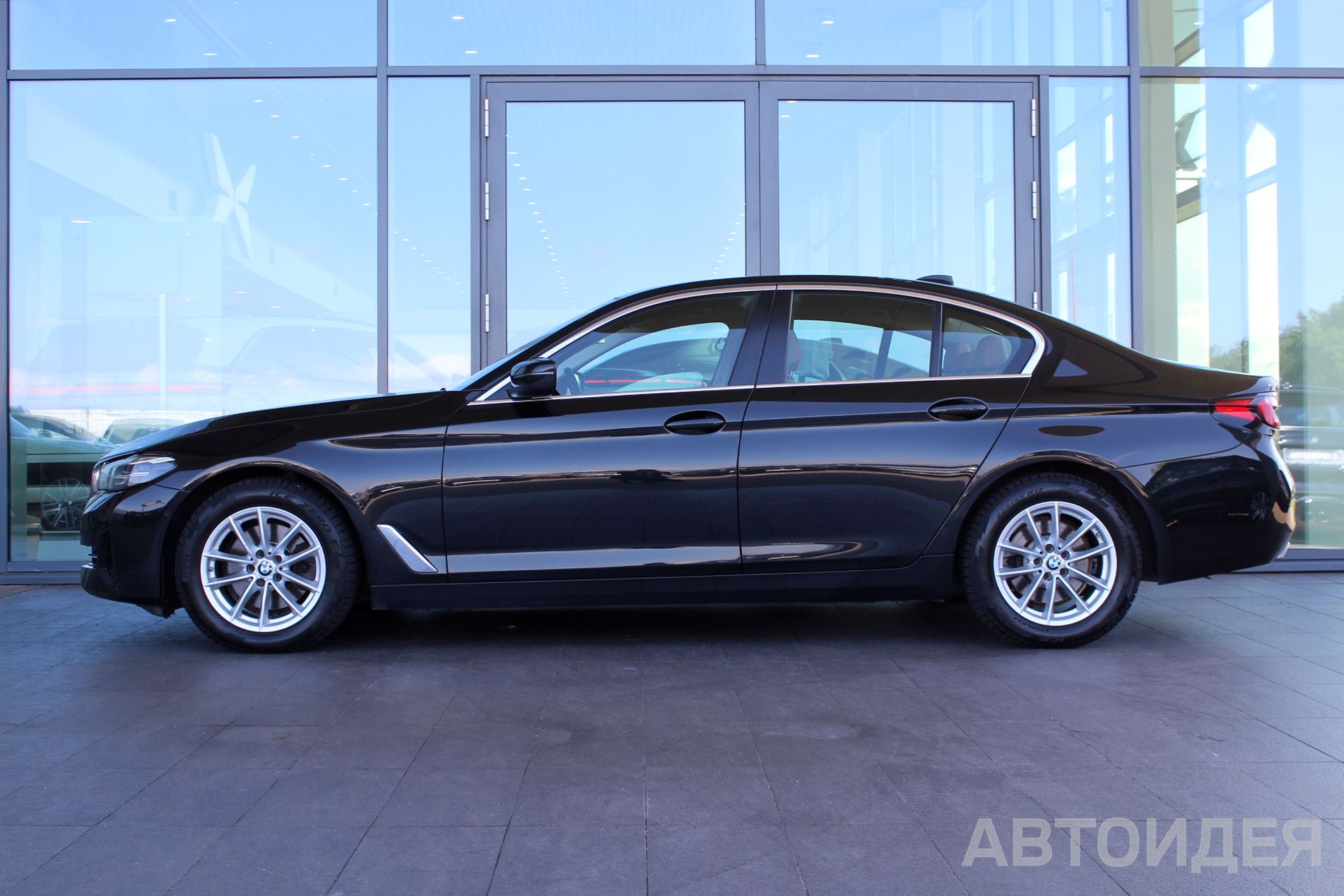 BMW 520d xDrive Черный Сапфир металлик фото 2