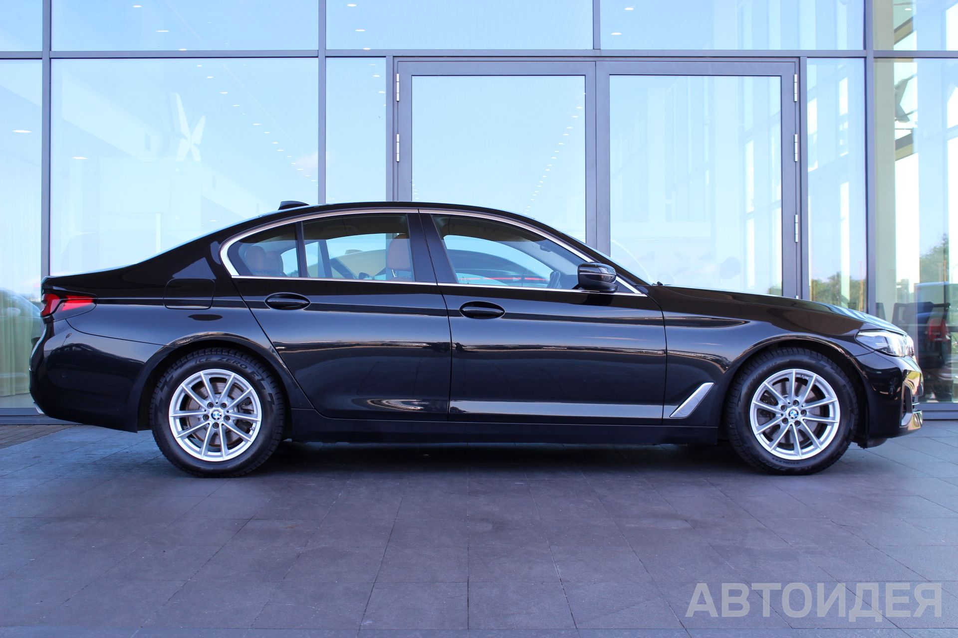 BMW 520d xDrive Черный Сапфир металлик фото 3