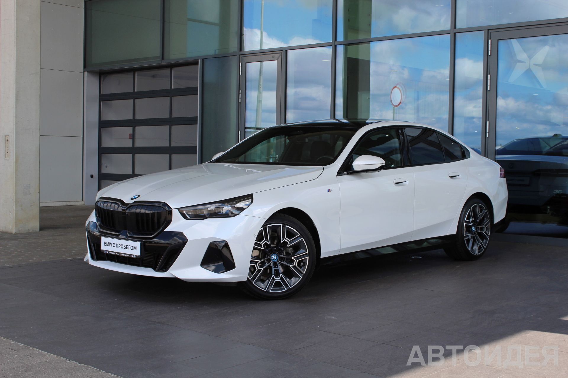 BMW 520d xDrive Белый Минерал металлик
