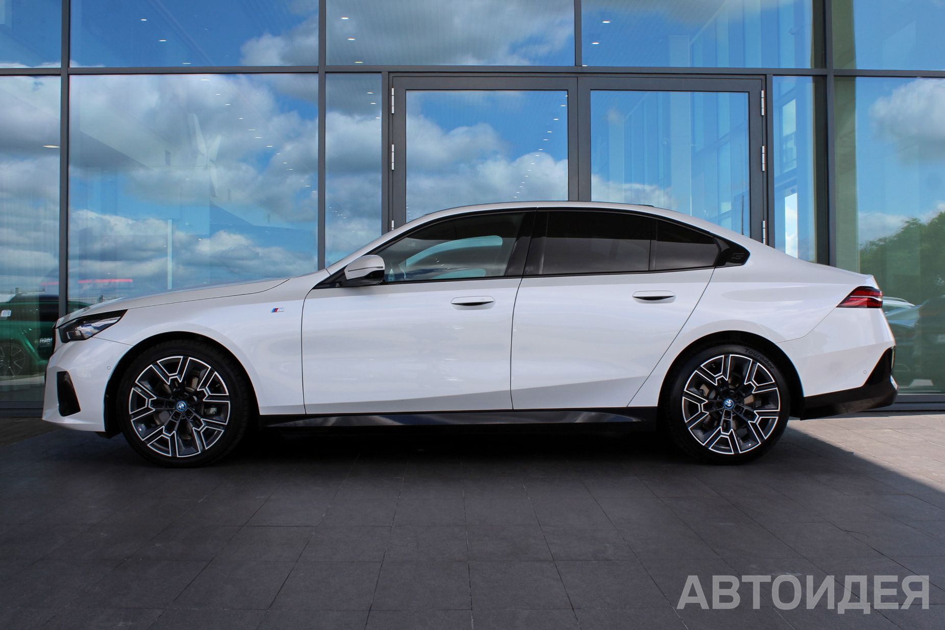 BMW 520d xDrive Белый Минерал металлик фото 2