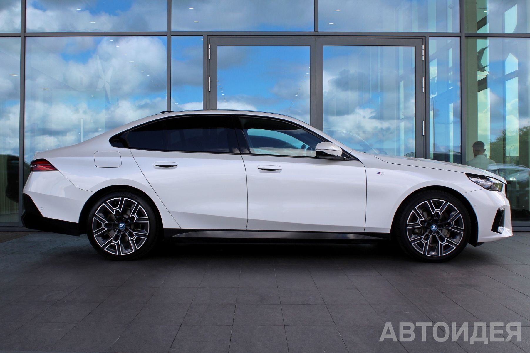 BMW 520d xDrive Белый Минерал металлик фото 3