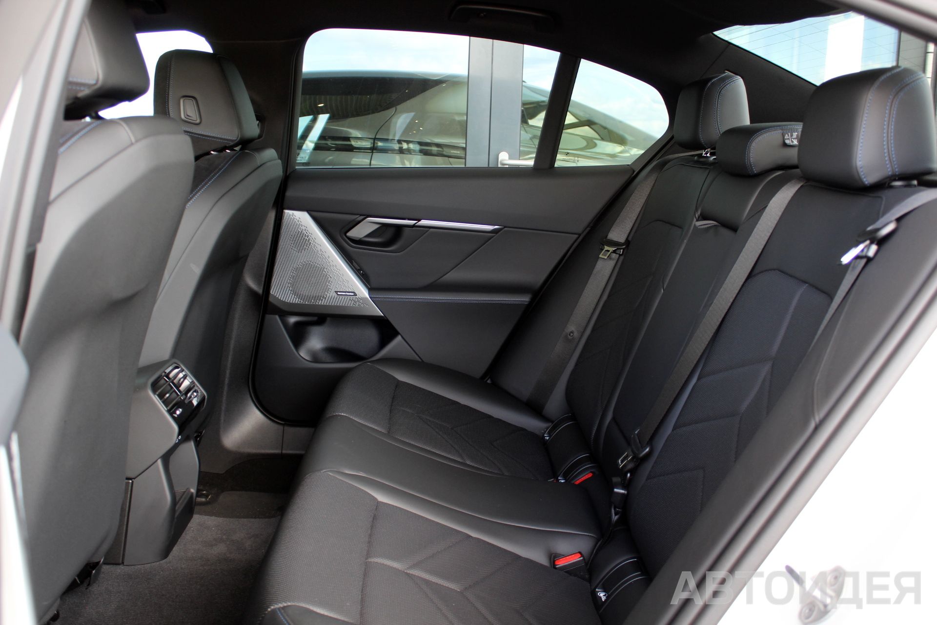 BMW 520d xDrive Белый Минерал металлик фото 25