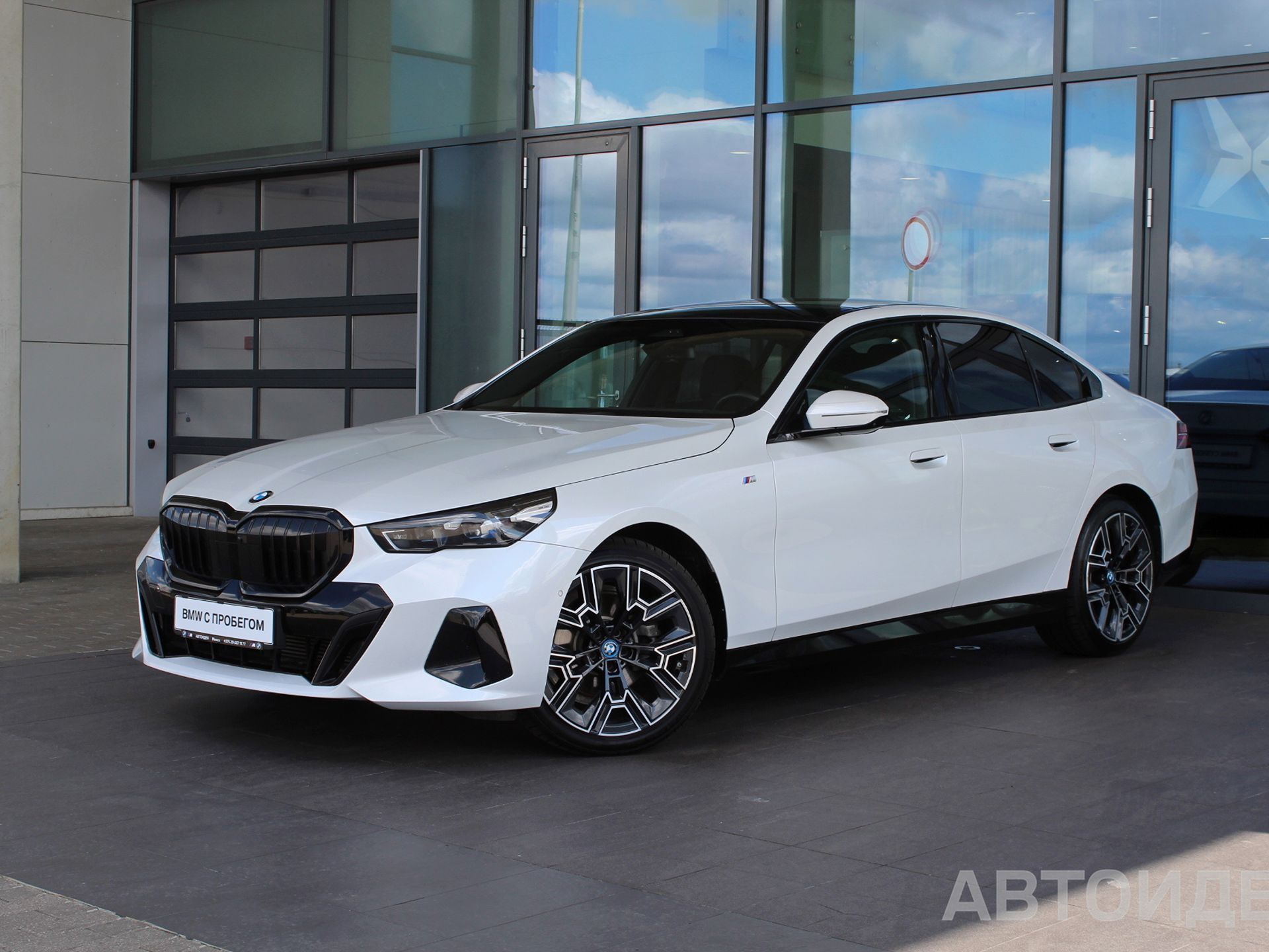 BMW 520d xDrive Белый Минерал металлик